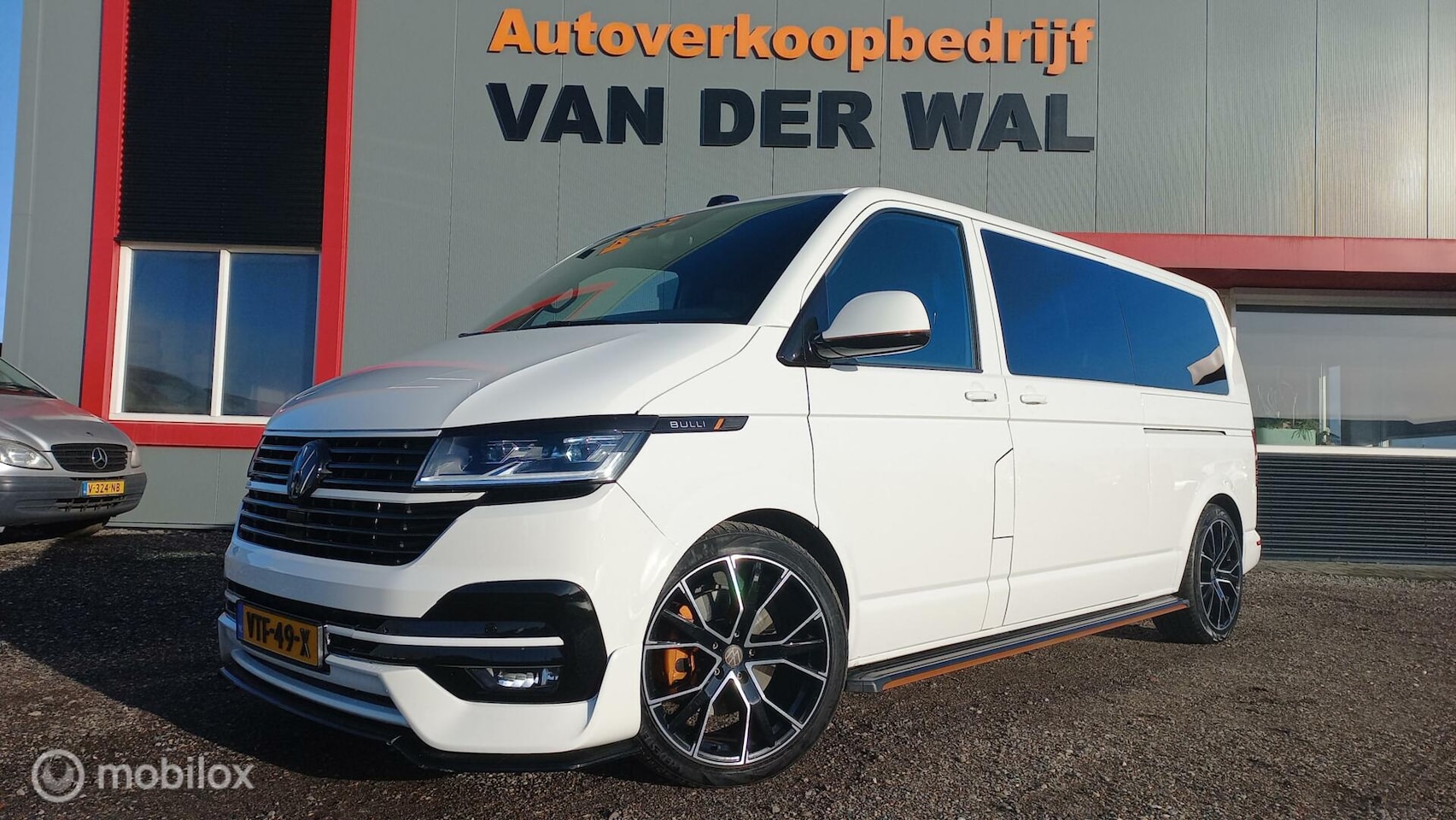 Volkswagen Transporter - 2.0 TDI L2H3 30 Bulli 2.0 TDI L2H3 30 Bulli - AutoWereld.nl