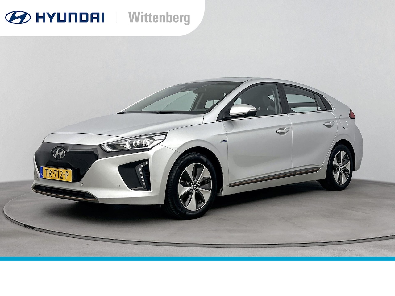 Hyundai IONIQ - Premium EV | € 2.000,- subsidie mogelijk! | Leder | Navigatie | Camera | Keyless - AutoWereld.nl