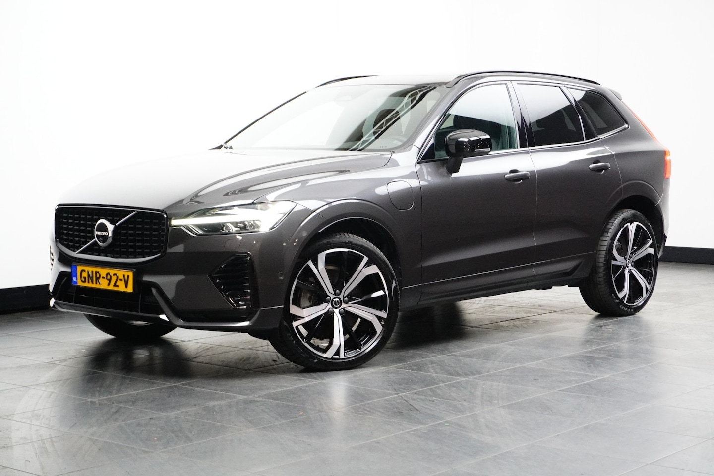 Volvo XC60 - Recharge T6 AWD Plus Dark | Harman Kardon | 360o camera | Getint glas | - AutoWereld.nl