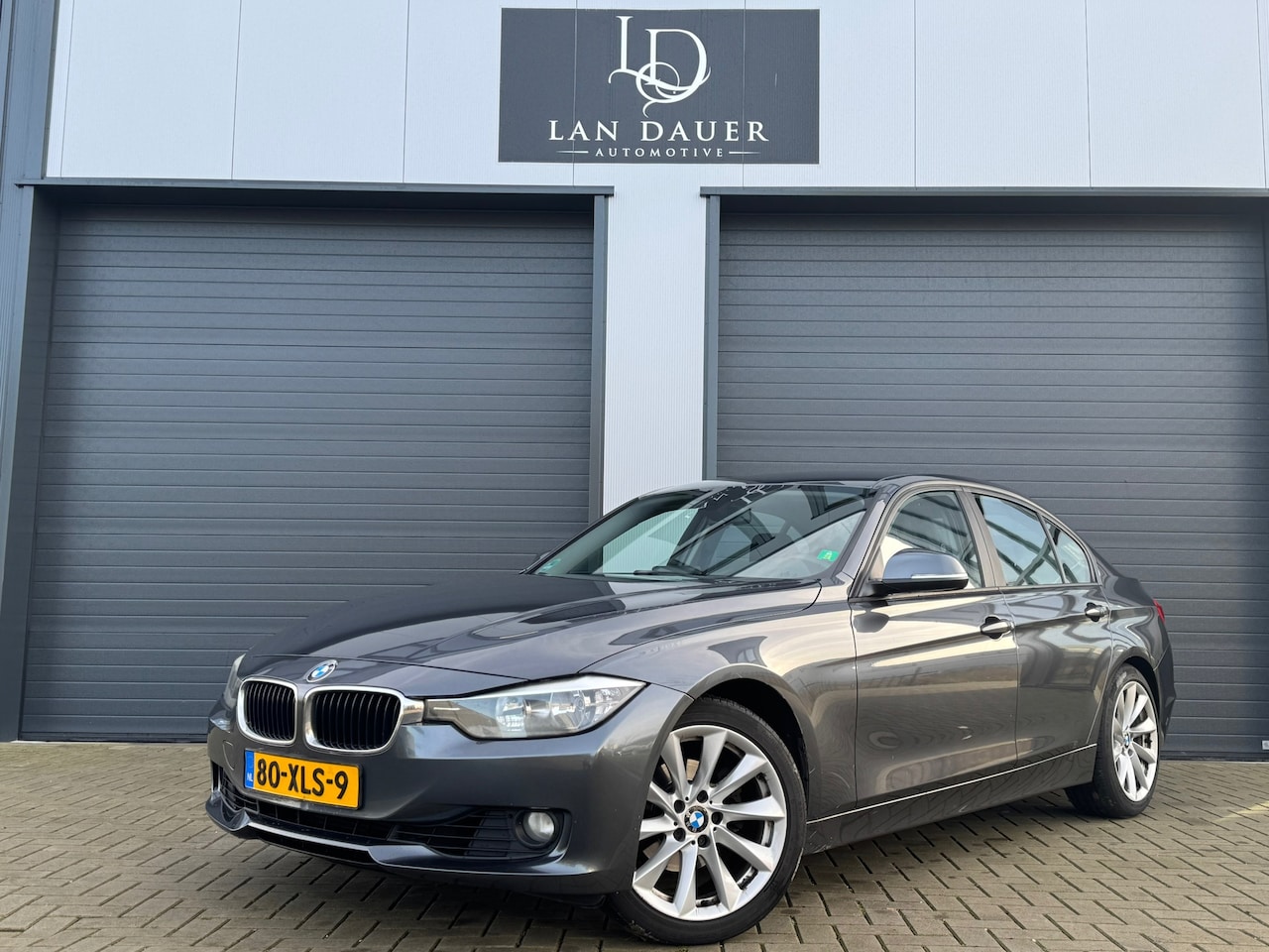 BMW 3-serie - 320i Executive Automaat / Grote Scherm / 2e Eig - AutoWereld.nl