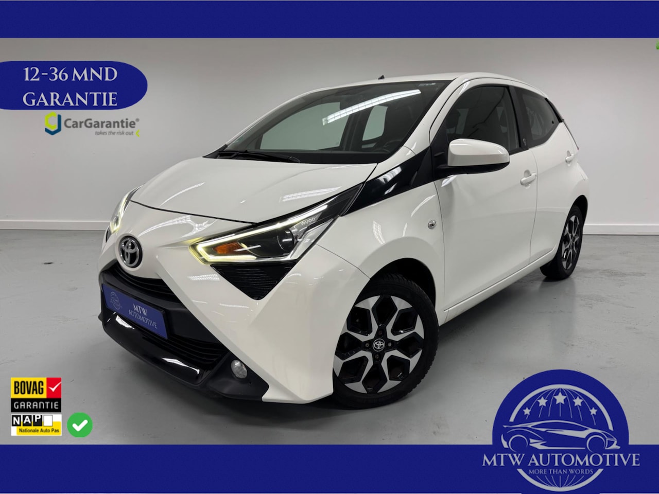 Toyota Aygo - 1.0 VVT-i 75-PK / X-PLAY / BLACK-EDITION / CAMERA / NAVI - AutoWereld.nl