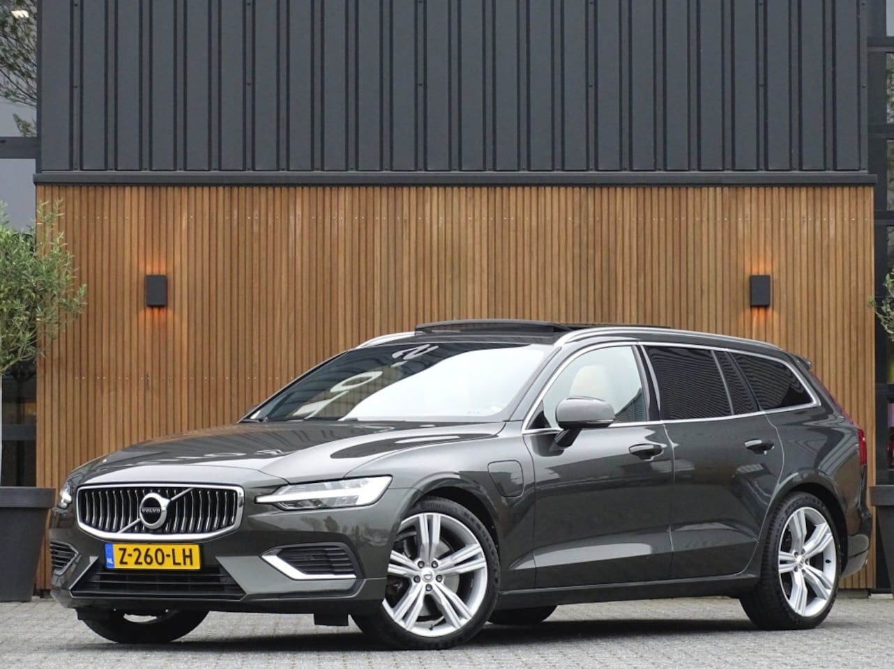 Volvo V60 - T8 TE AWD 390PK Inscription / LED - AutoWereld.nl