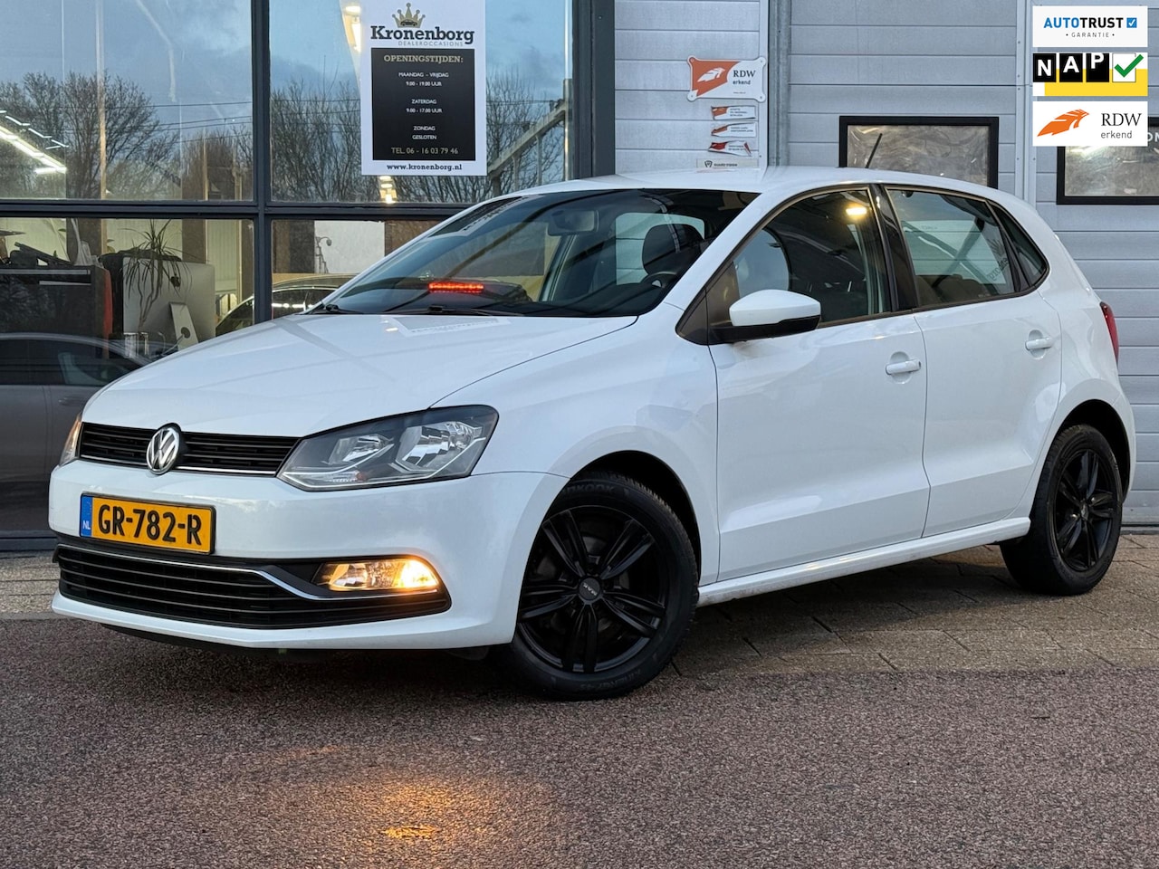 Volkswagen Polo - 1.2 TSI Comfortline 1.2 TSI Comfortline, CARPLAY, NAP - AutoWereld.nl