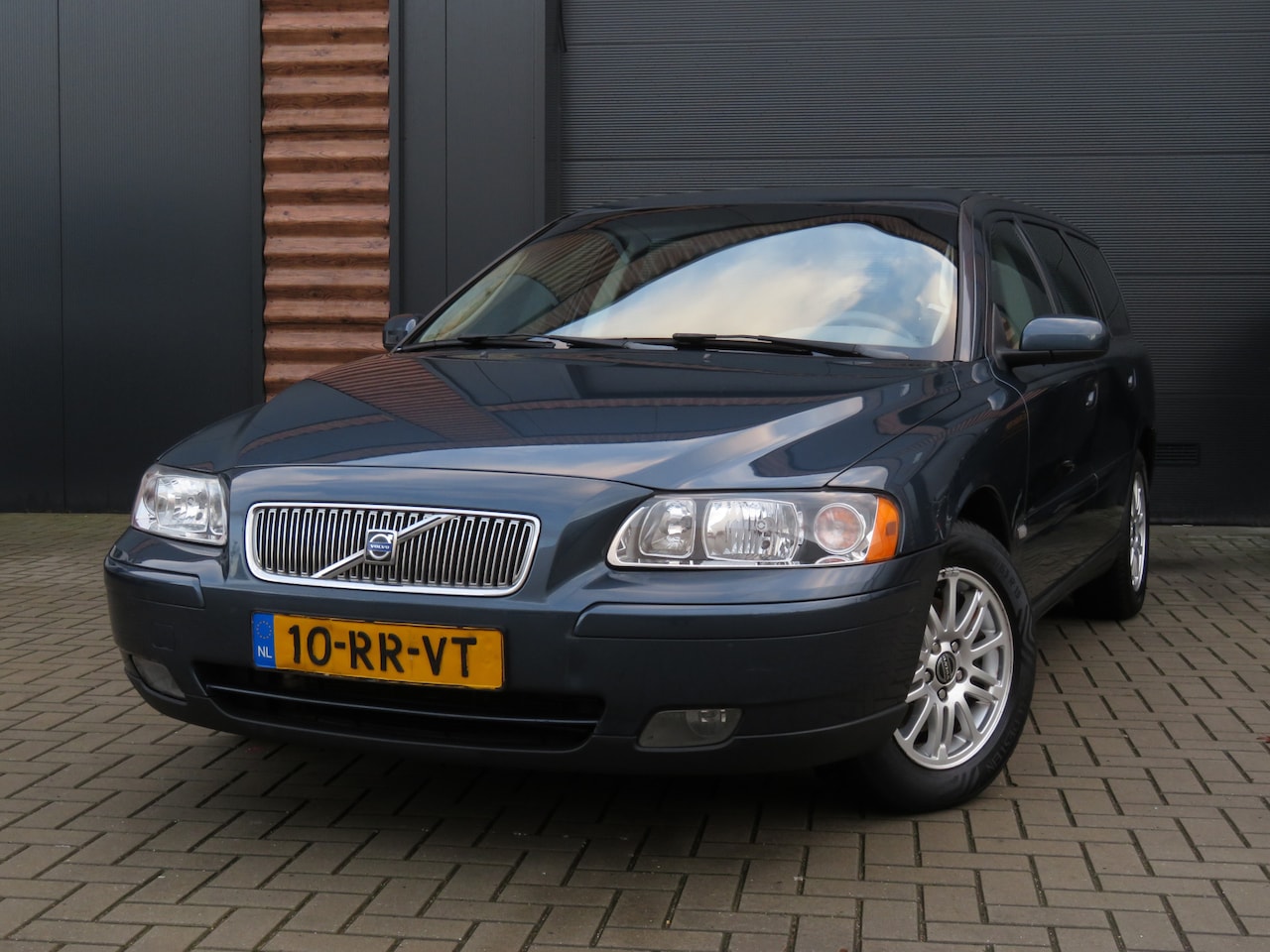 Volvo V70 - 2.4 Edition Airco Cr-Control Trekhaak Nw APK - AutoWereld.nl