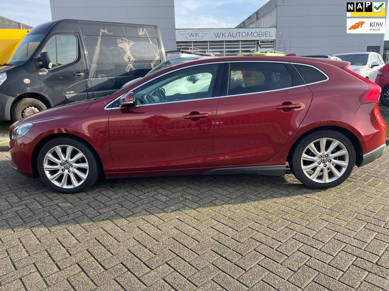 Volvo V40 - 1.6 D2 Summum Xenon,Leer,Stoelverwarming ,Keyless - AutoWereld.nl