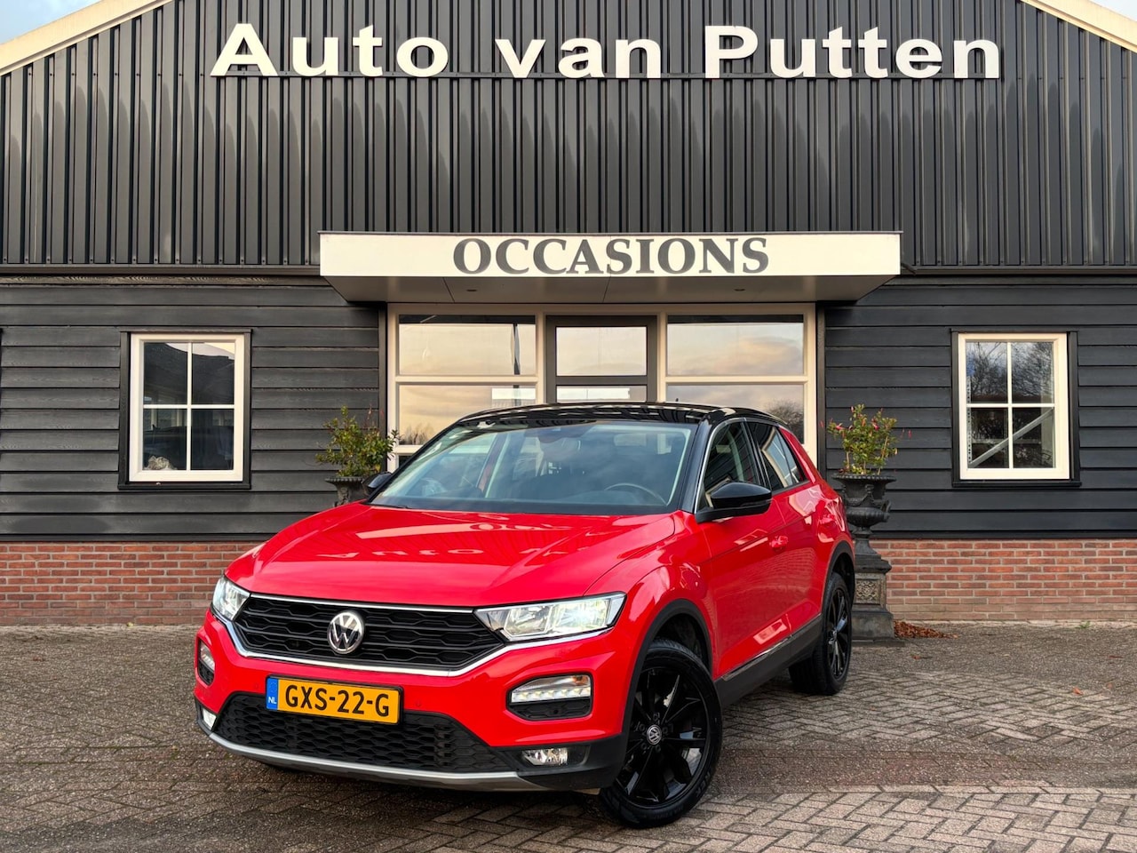 Volkswagen T-Roc - 1.5 TSI Sport / DSG / Digitale teller / Adaptive cruise / Apple Carplay / - AutoWereld.nl