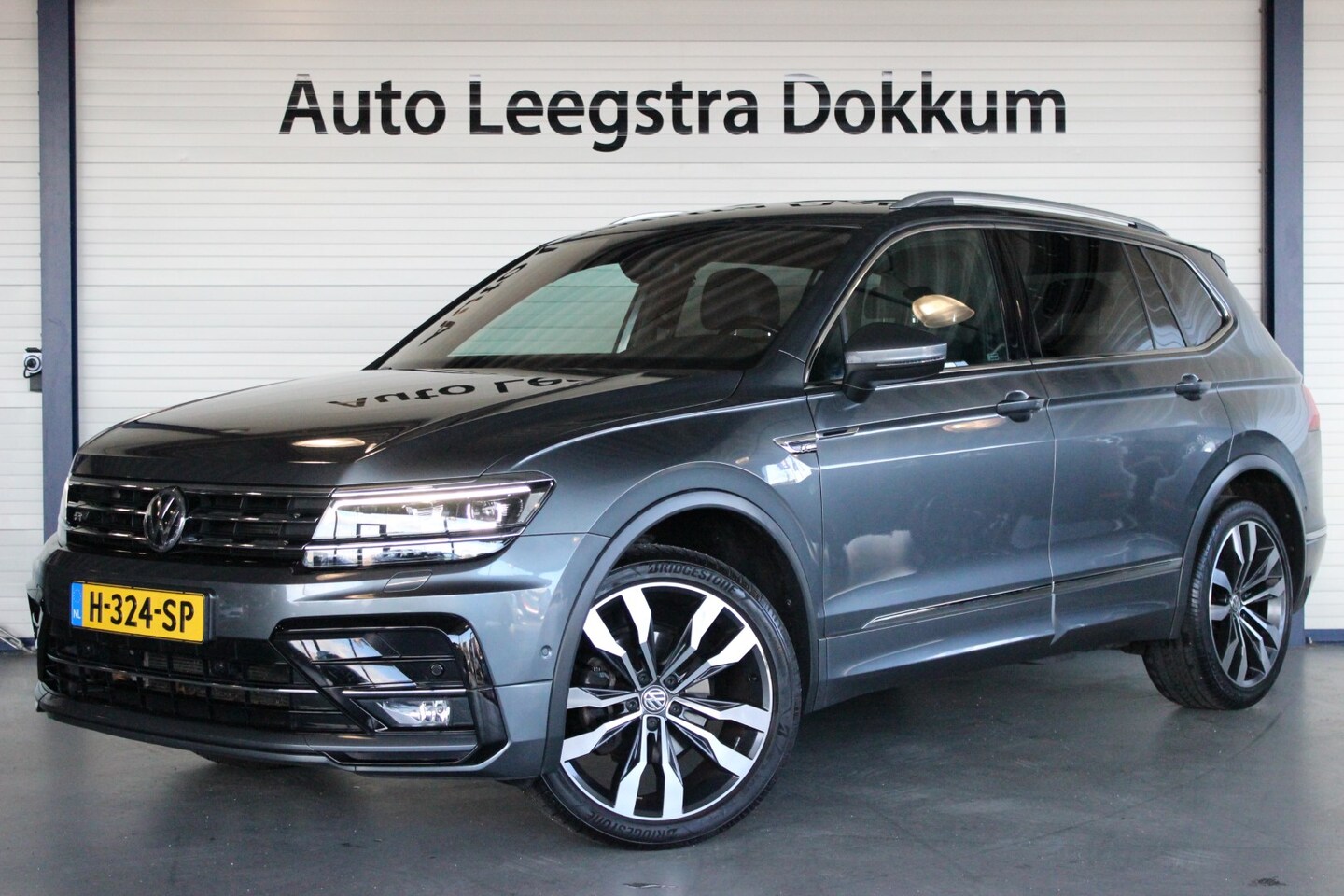 Volkswagen Tiguan Allspace - 1.5 TSI R-Line 7-persoons | Trekhaak | Virtual Cockpit | 20" LMV | Camera | Carplay | LED - AutoWereld.nl