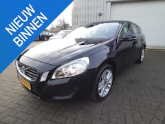 Volvo V60 - 1.6 T3 Momentum Automaat 1 Jaar BOVAG GARANTIE