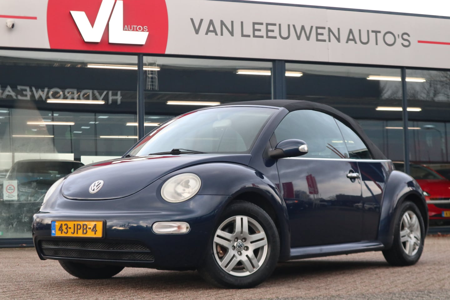 Volkswagen New Beetle Cabriolet - 2.0 | Nieuw Binnen! | Stoelverwarming | Airco | Cruise - AutoWereld.nl