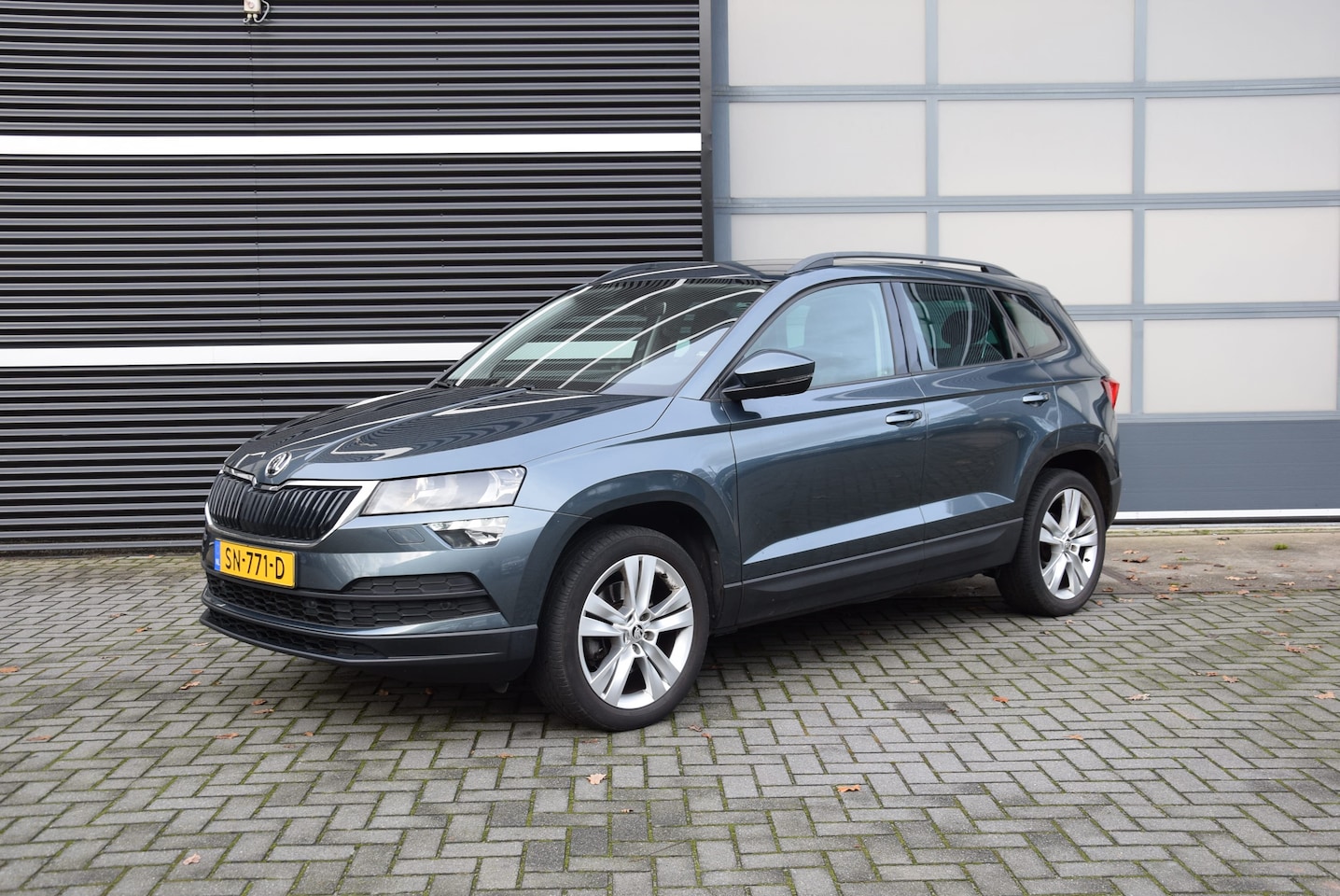 Skoda Karoq - 1.5 TSI ACT Style Business 150pk Sportline interieur Stoelverwarming Camera 18inch Trekhaak - AutoWereld.nl