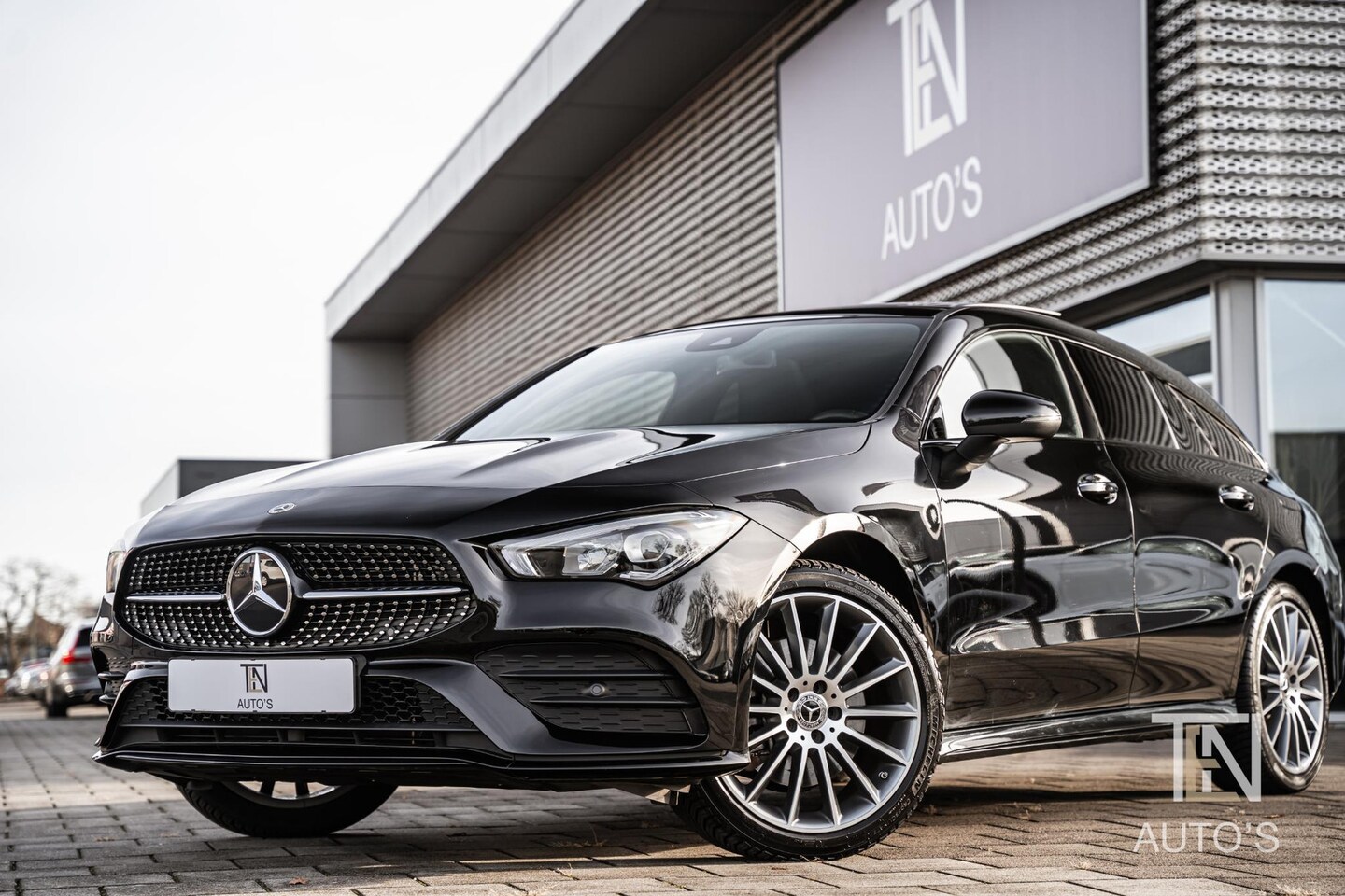 Mercedes-Benz CLA-klasse Shooting Brake - 250 e AMG Limited | Keyless | Panodak | Sfeerverlichting | Trekhaak | 19" Multispaaks - AutoWereld.nl