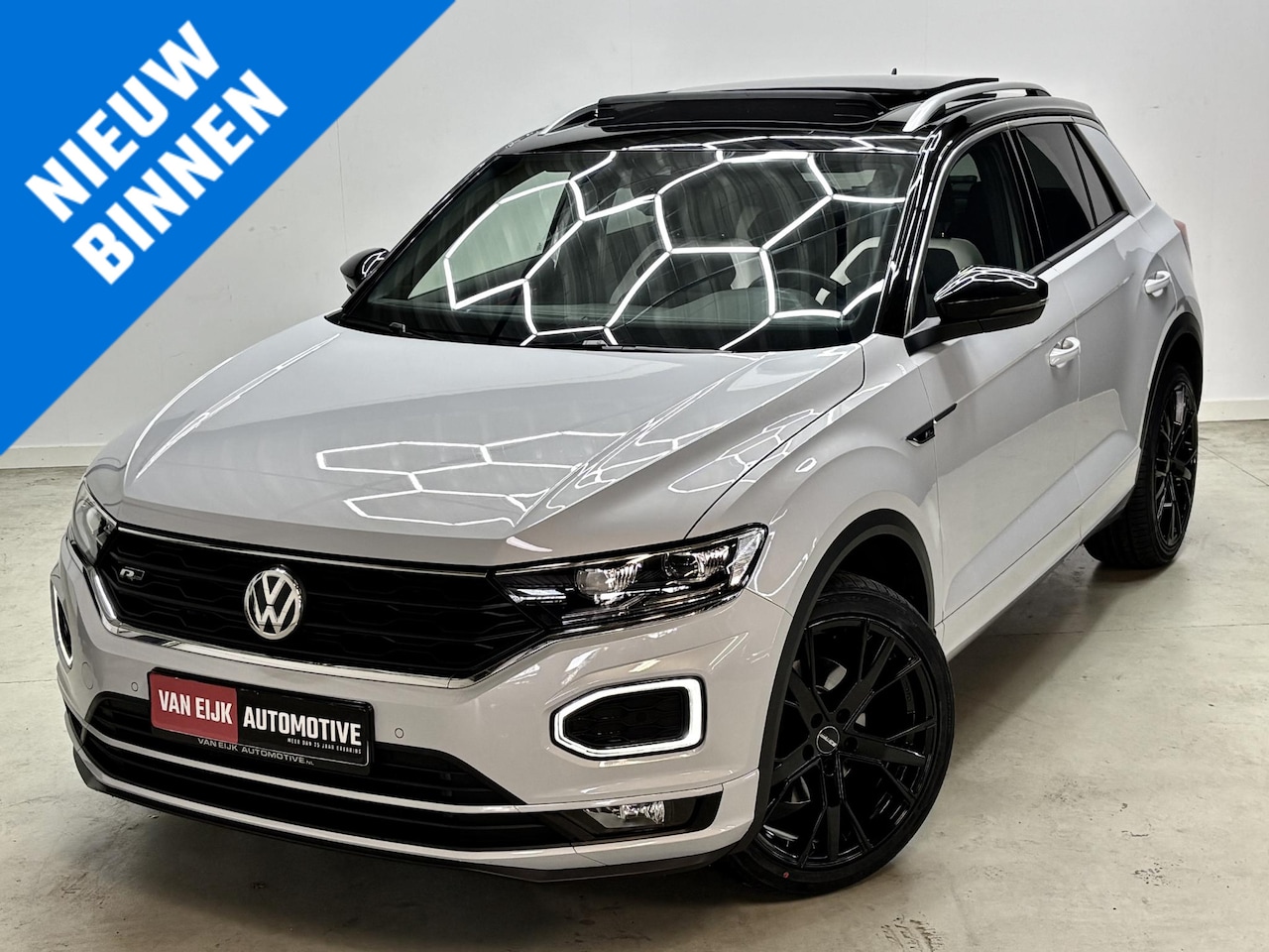 Volkswagen T-Roc - 1.5i R-Line / Sport / Pano / Carplay / Navi / Elektrische kofferbak / 38.000km / als nieuw - AutoWereld.nl