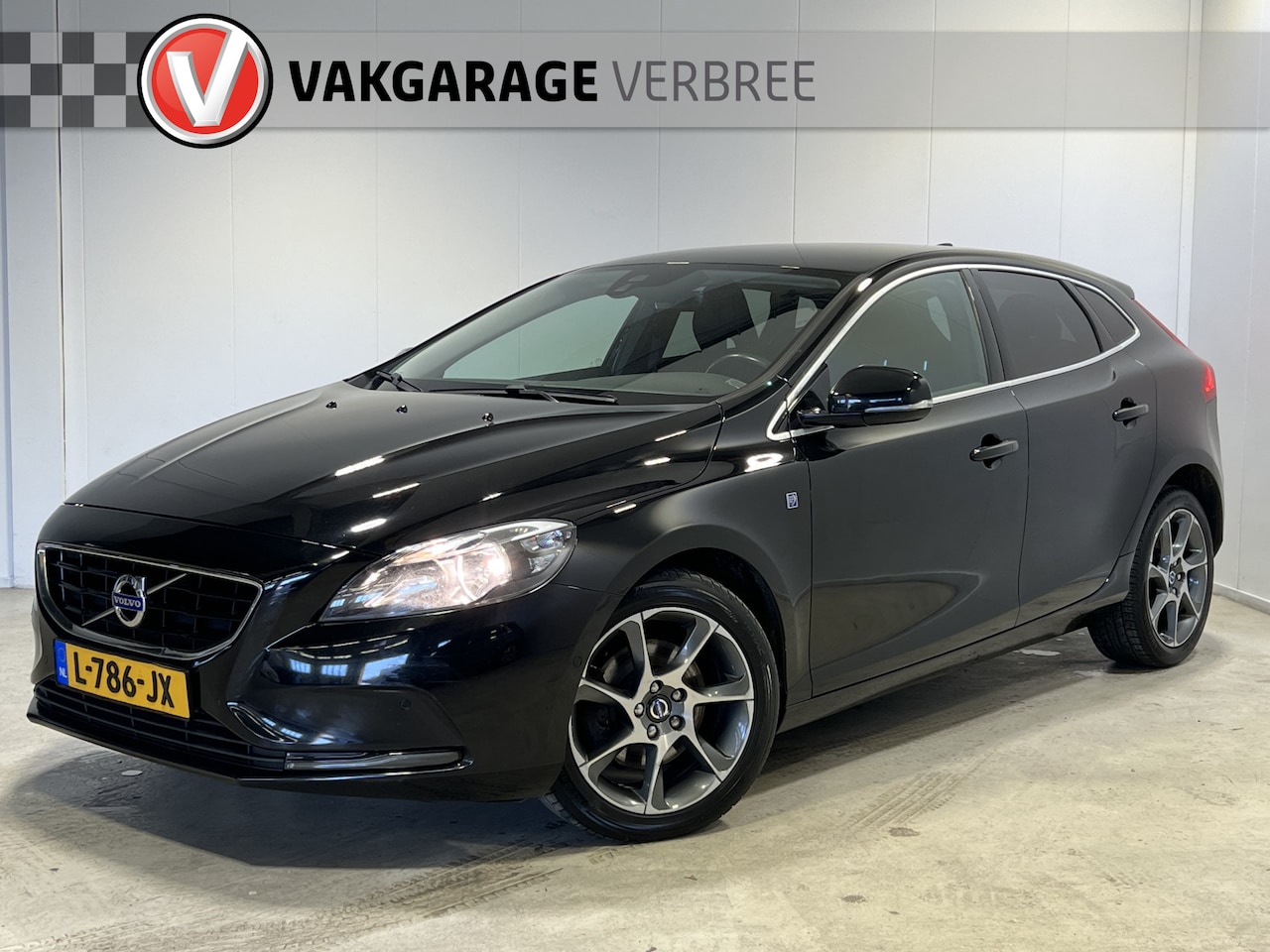 Volvo V40 - 2.0 D2 Ocean Race | Navigatie | LM Velgen 16"  | Voorstoelen Verwarmd | Cruise Control | L - AutoWereld.nl