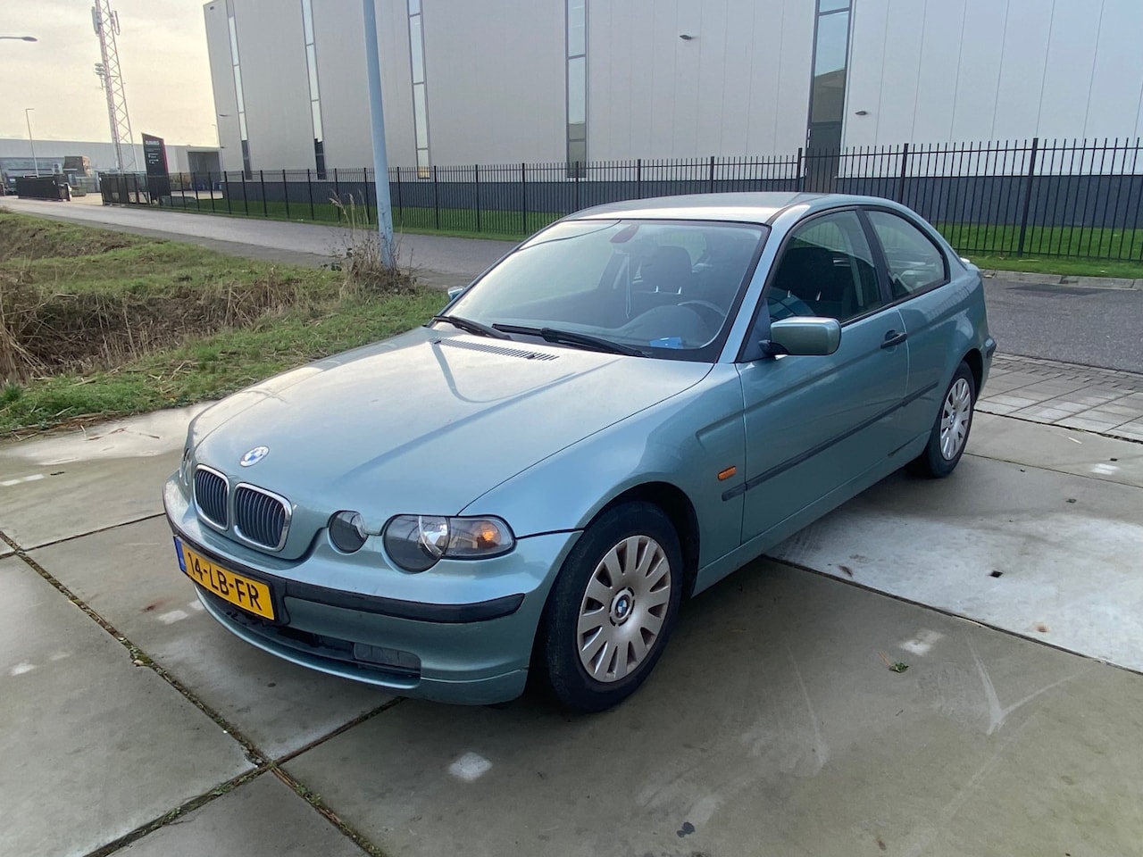 BMW 3-serie Compact - 316ti Executive Loop of sloop. Rijdt perfect. Achterbumper rechts stuk. ZO MEE!! - AutoWereld.nl