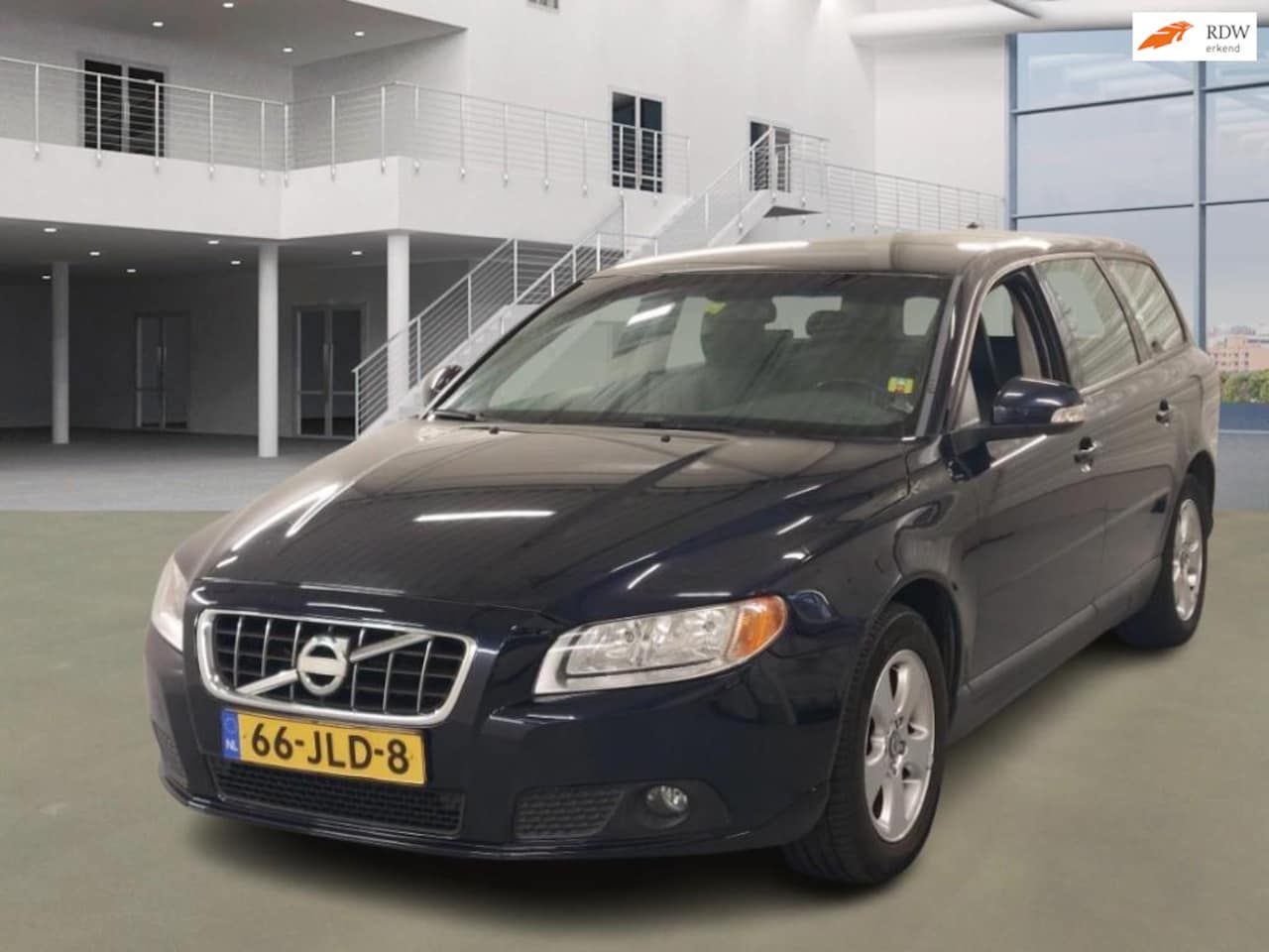 Volvo V70 - 2.4D Limited AUT NAVI LEDER PSENSOR CRUISE 2 X SLEUTELS - AutoWereld.nl