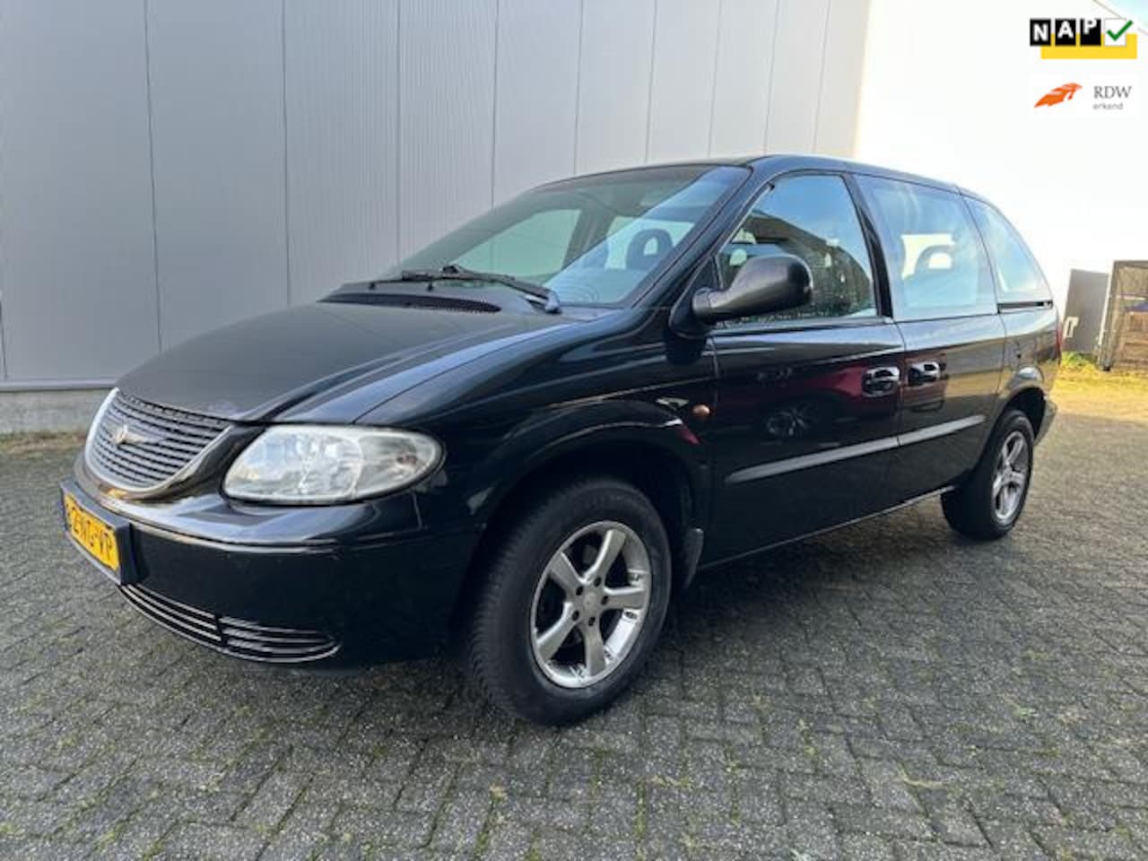 Chrysler Voyager - 2.4i SE 7P AIRCO BJ 9-2003 APK 12-2025 - AutoWereld.nl