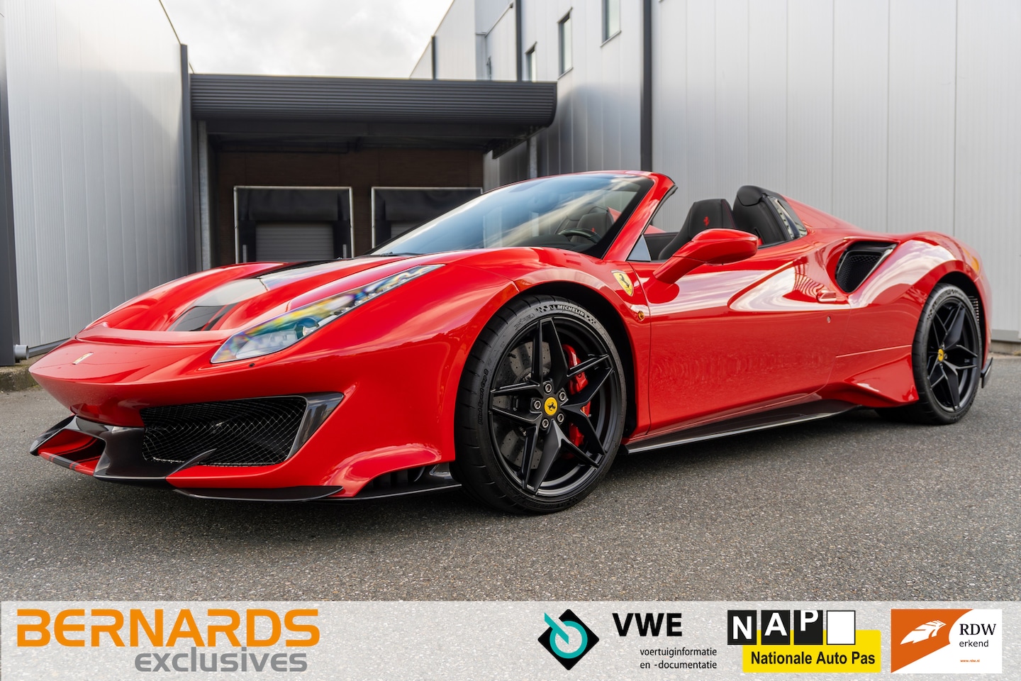 Ferrari 488 - Pista Spider - Rosso Corsa - Only 984KM! - AutoWereld.nl