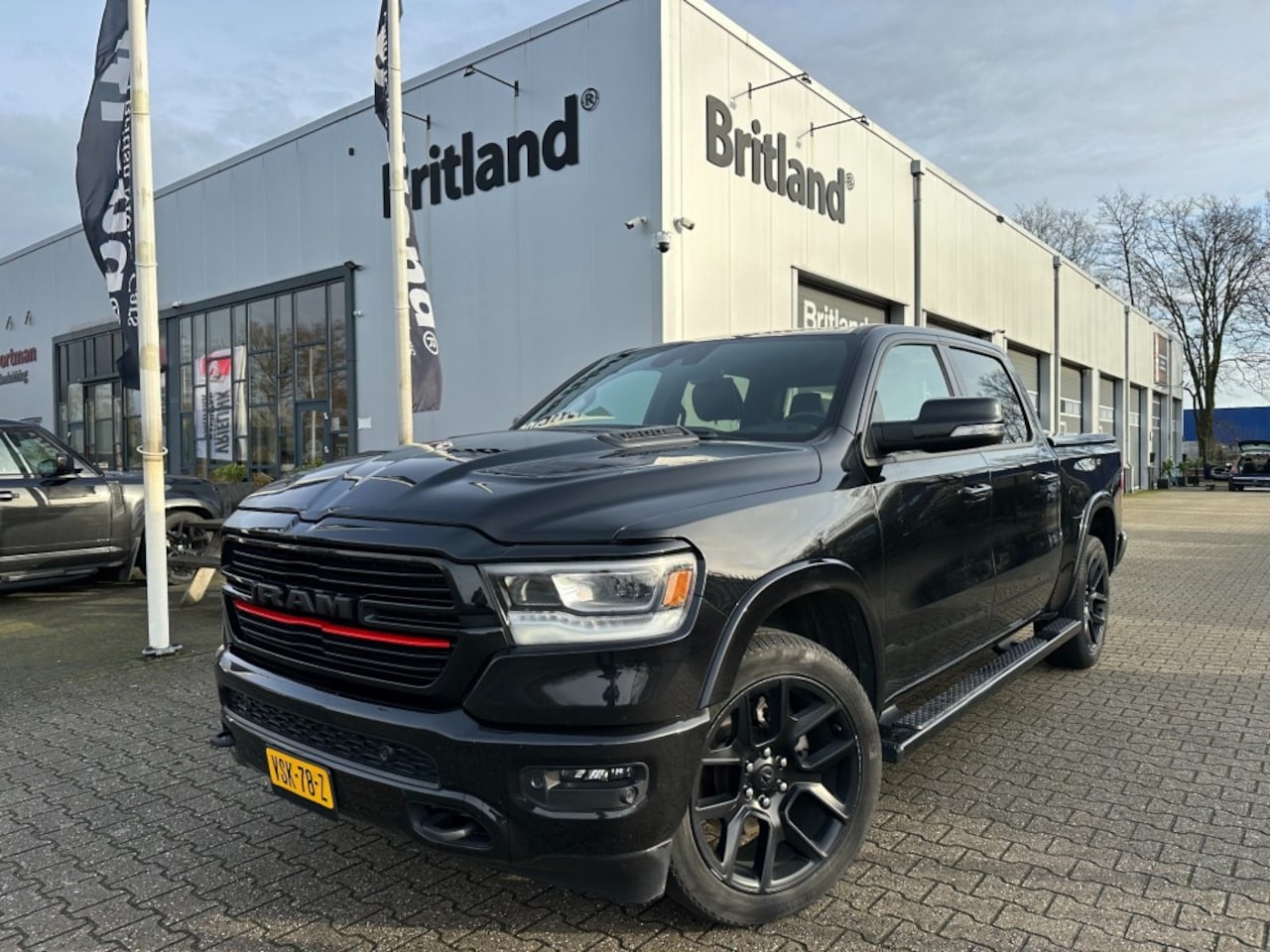 Dodge Ram - 5.7 V8 4x4 LPG LARAMIE bj2022 *NL auto *Leer *Camera *Uitlaatkle - AutoWereld.nl