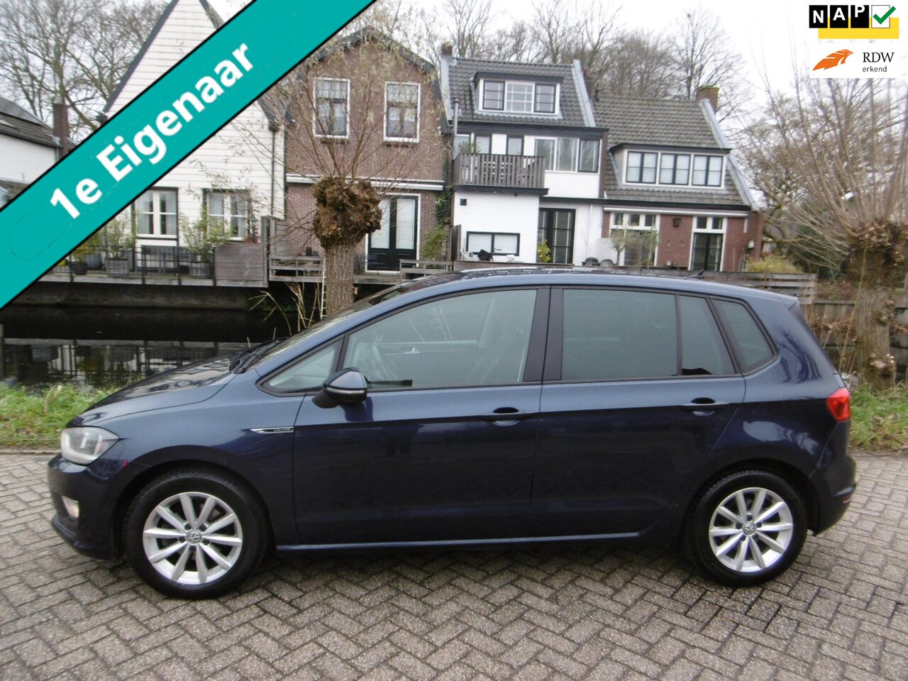 Volkswagen Golf Sportsvan - 1.2 TSI 110pk Automaat Clima Navi Trekhaak 1e eig. - AutoWereld.nl