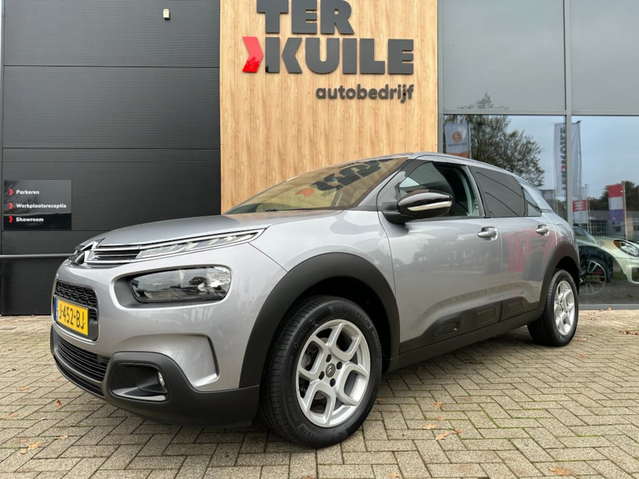 Citroën C4 Cactus - 1.2 PURETECH SHINE  110PK / Carplay / Camera - AutoWereld.nl