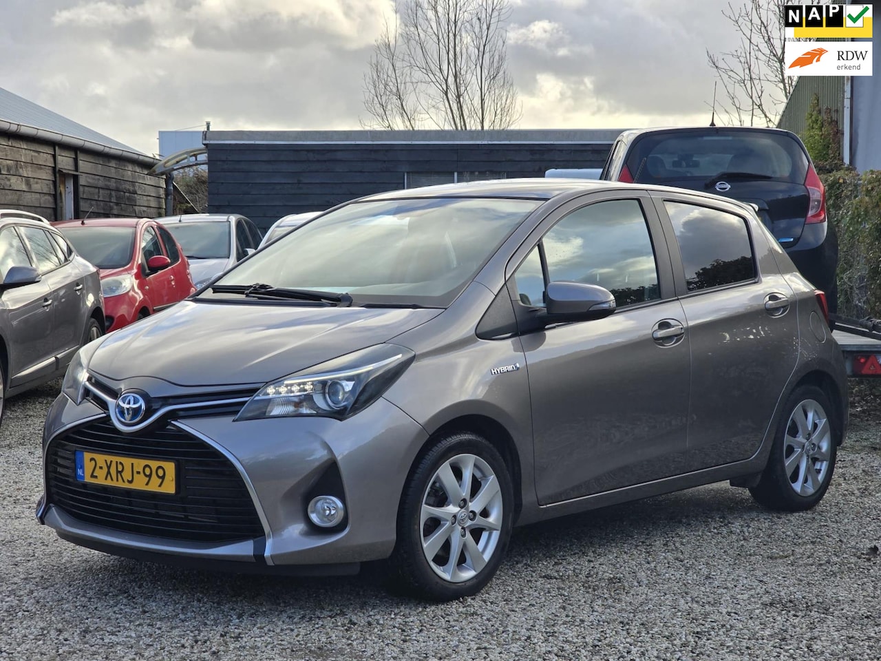 Toyota Yaris - 1.5 Hybrid Dynamic Facelift Pano Navi - AutoWereld.nl