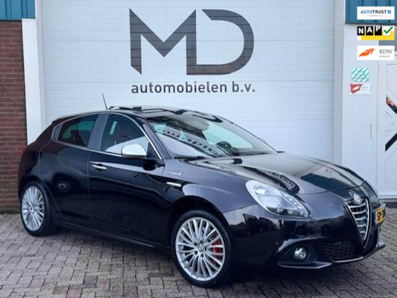 Alfa Romeo Giulietta - 1.4 T Exclusive Sportiva / Panoramadak - AutoWereld.nl