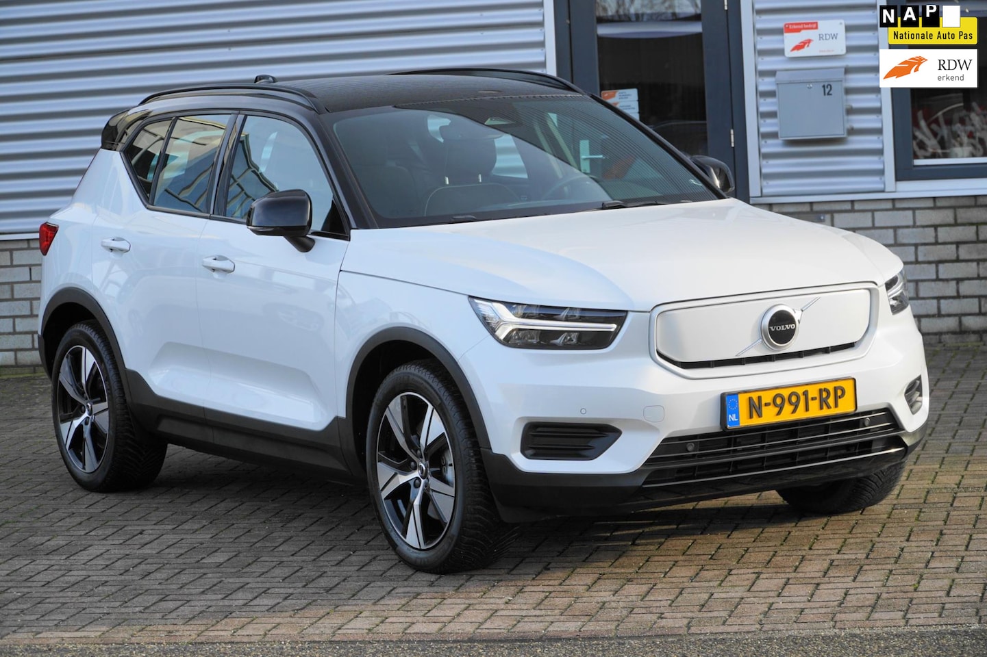 Volvo XC40 - Recharge Core EERSTE EIGENAAR - AutoWereld.nl