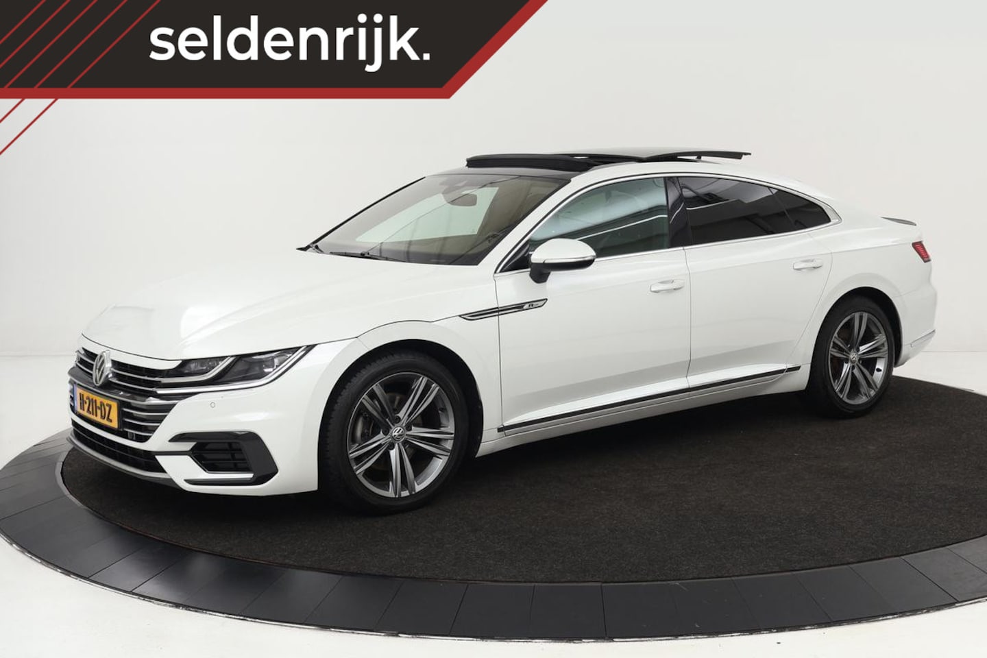 Volkswagen Arteon - 1.5 TSI R-Line | Panoramadak | Stoelverwarming | Trekhaak | Adaptive cruise | Carplay | Le - AutoWereld.nl