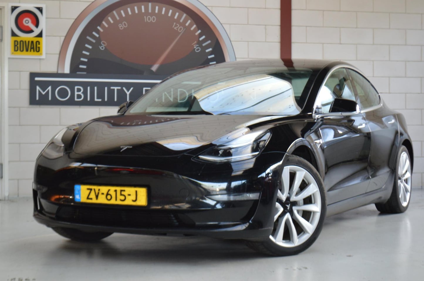 Tesla Model 3 - Long Range RWD Long Range AWD 75 kWh 1e eigenaar, Trekhaak - AutoWereld.nl