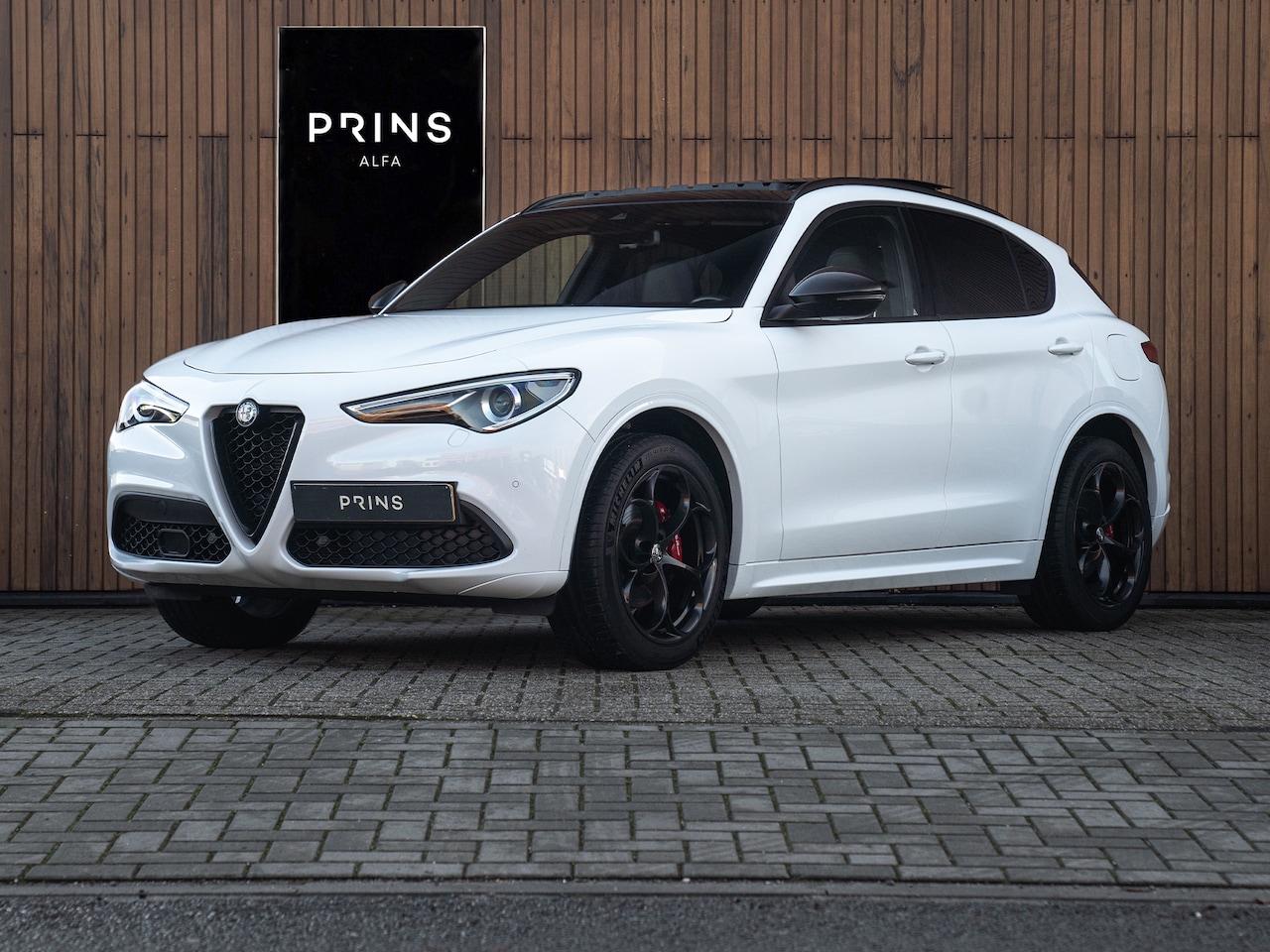 Alfa Romeo Stelvio - 2.0T 300pk | Veloce stoelen | Pano-dak | Adapt. cruise | CarPlay | Afneemb. trekhaak | Cam - AutoWereld.nl