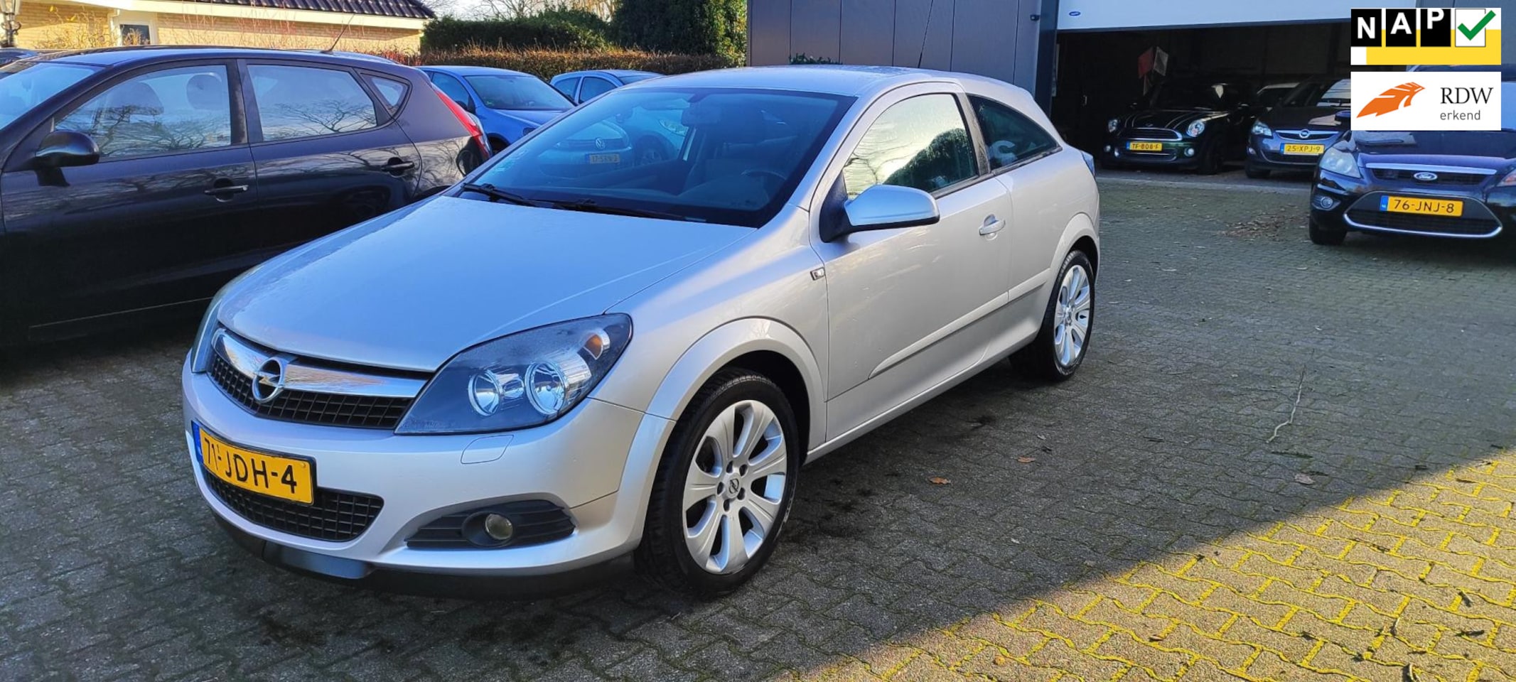 Opel Astra GTC - 1.8 Business bj 2009 airco leader bekleding - AutoWereld.nl