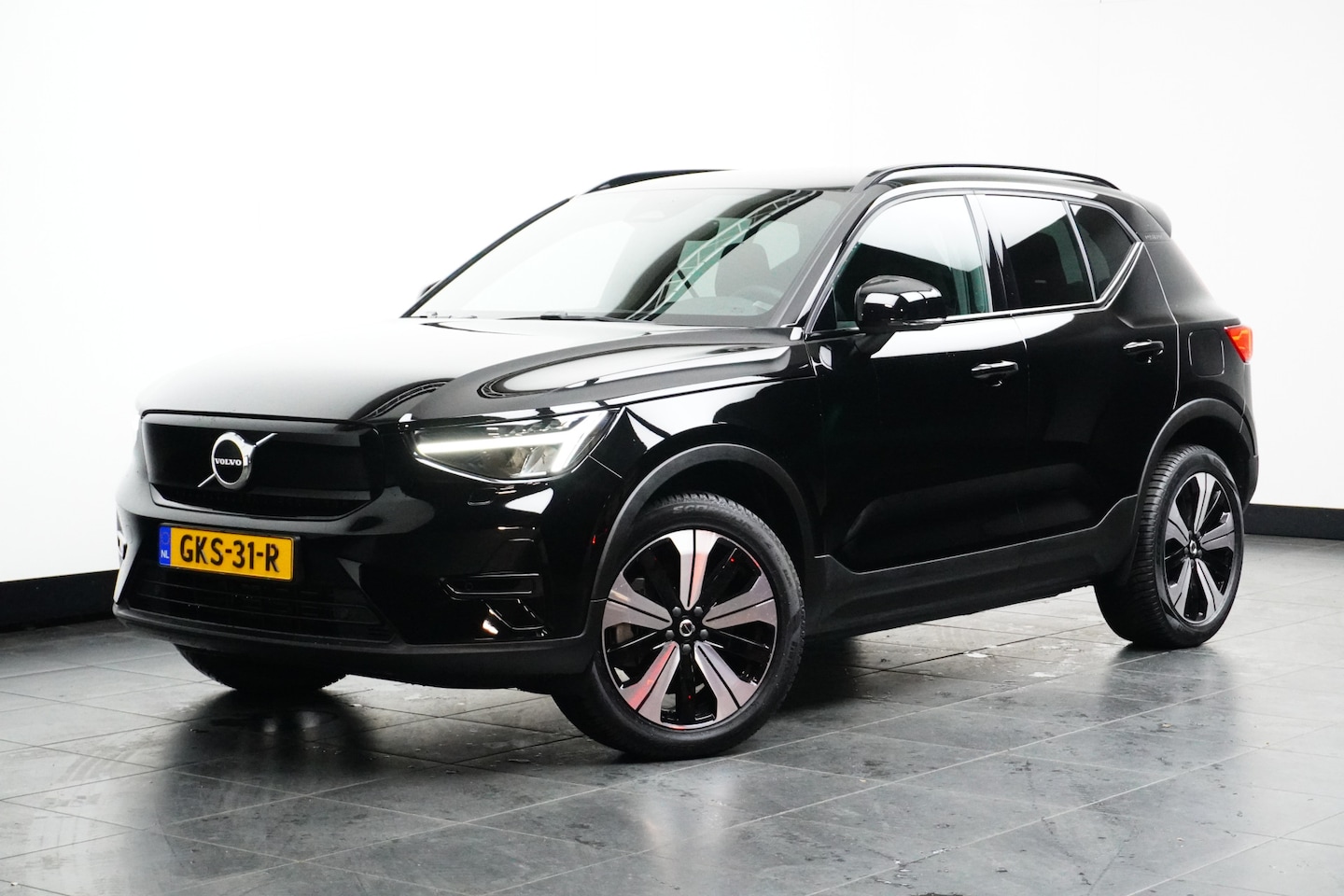 Volvo XC40 - Recharge Core Edition 70 kWh| Trekhaak| Camera | Stoel/Stuur verwarming| Zeer lage km stan - AutoWereld.nl