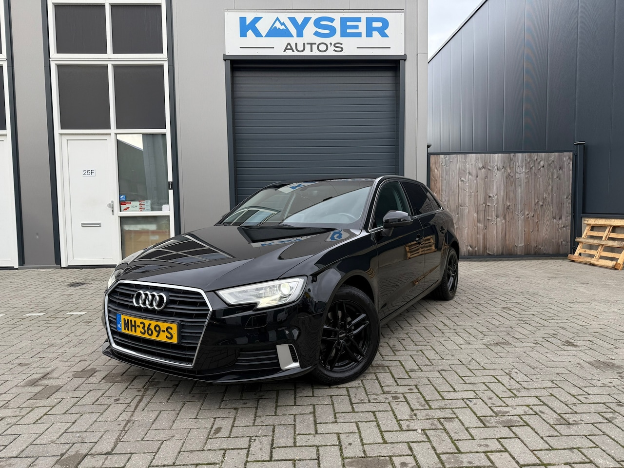 Audi A3 Sportback - 1.0 TFSI Pro Line AUT Leder Xenon Trekhaak Navi BT - AutoWereld.nl