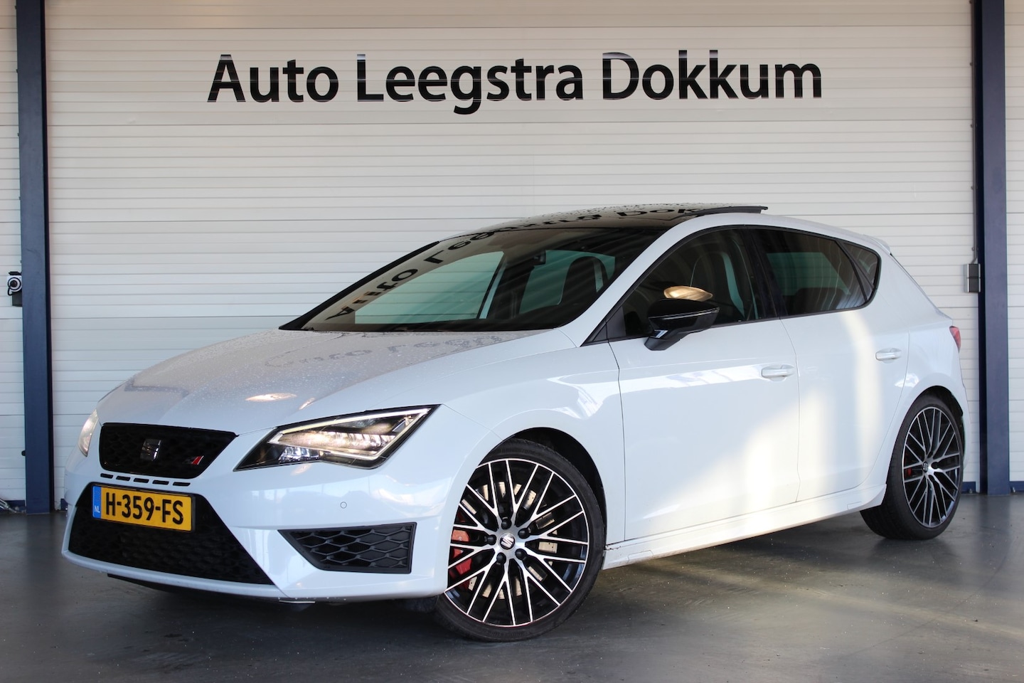 Seat Leon - 2.0 TSI Cupra 280 Black-Line | Pano | Bluetooth | 19" LMV | Stoelverw. | Seat Sound | Alca - AutoWereld.nl