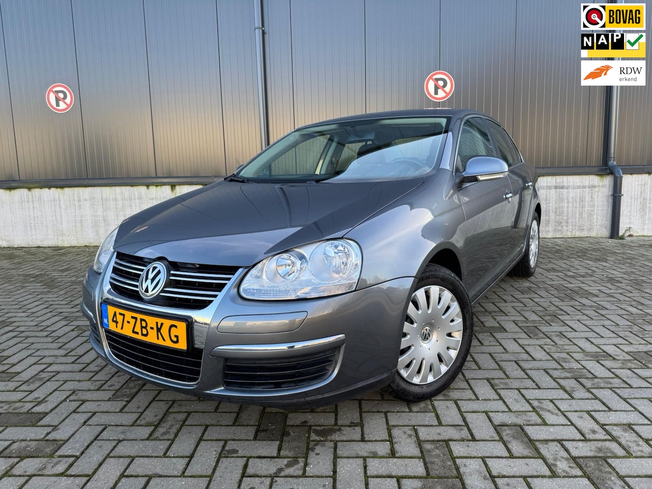 Volkswagen Jetta - 1.6 FSI Comfortline / climate / cruise / trekhaak 71.000km NAP ! - AutoWereld.nl