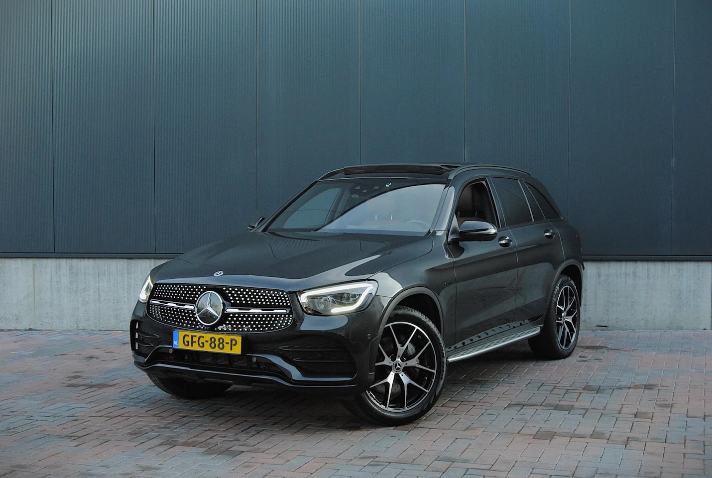 Mercedes-Benz GLC-klasse - 300e 4MATIC Business Solution Luxury * Pano * Cam * Trekhaak * Memory - AutoWereld.nl