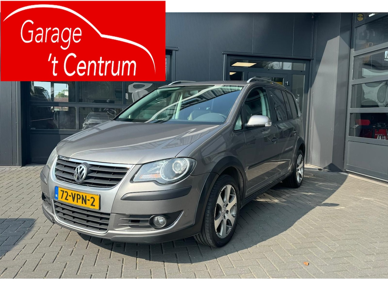 Volkswagen Touran - 1.9 TDI Cross Touran | Achteruitrijcamera | Airco | Cruise control - AutoWereld.nl