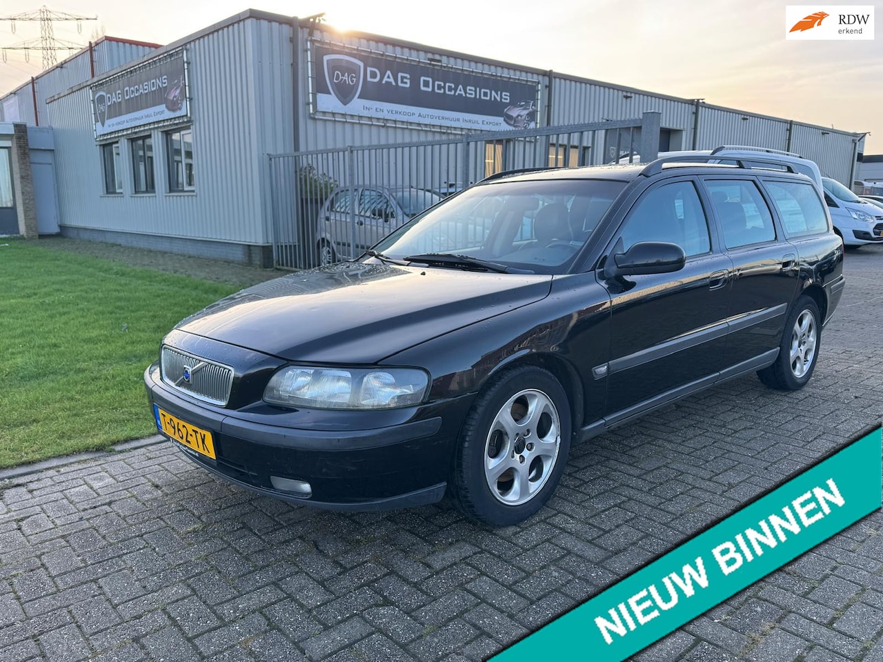 Volvo V70 - 2.4 Comfort Line AUTOMAAT|LEER|AIRCO|CRUISE|TREKHAAK - AutoWereld.nl