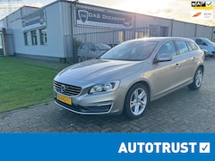 Volvo V60 - 2.4 D6 AWD Plug-In Hybrid Momentum AUTOMAAT|NAVI|LEER|STOELVW|TREKHAAK