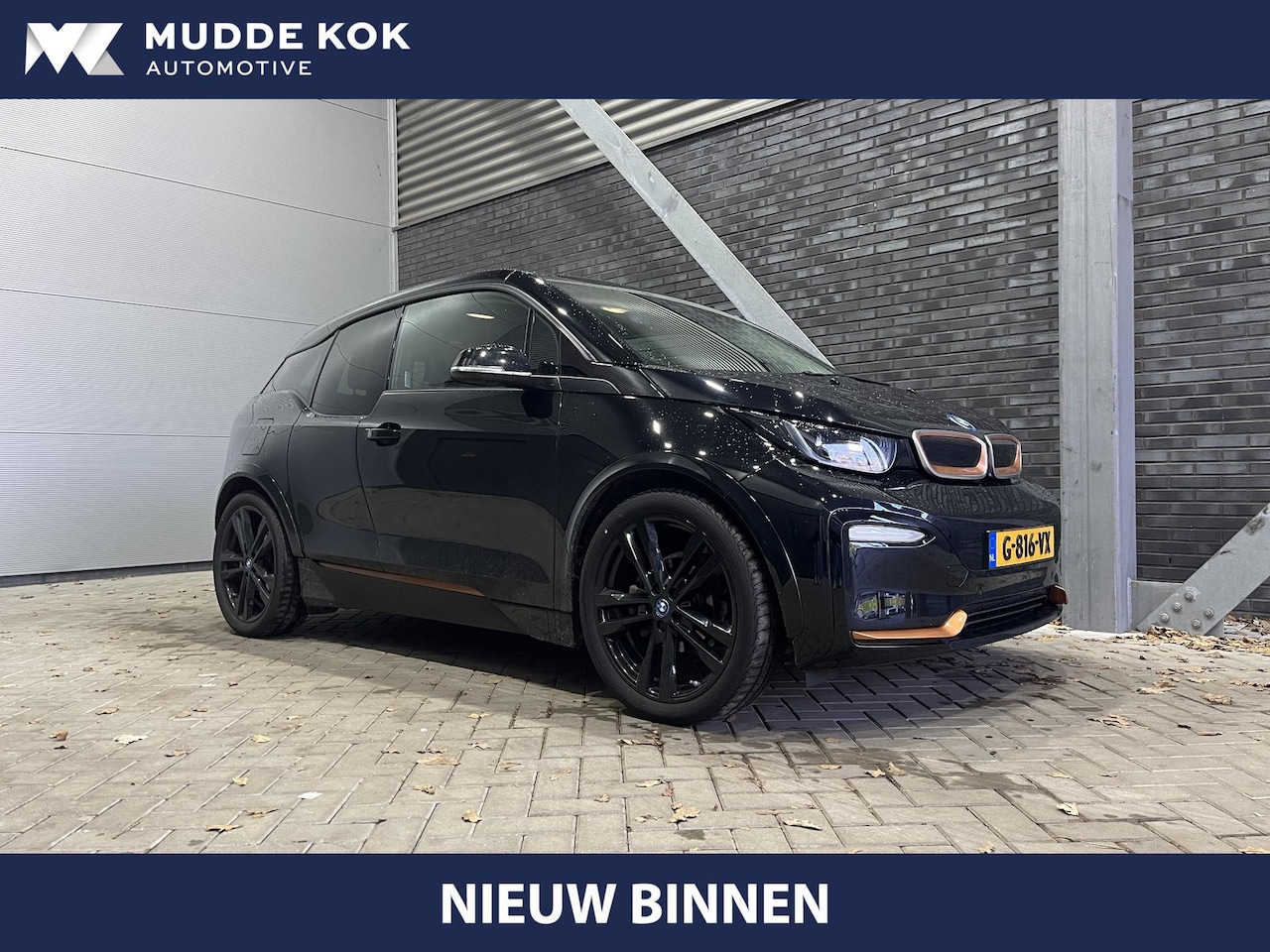 BMW i3 - S 120Ah 42 kWh RoadStyle Edition | Vol-Leder | Camera | 20 Inch | Stoelverwarming - AutoWereld.nl