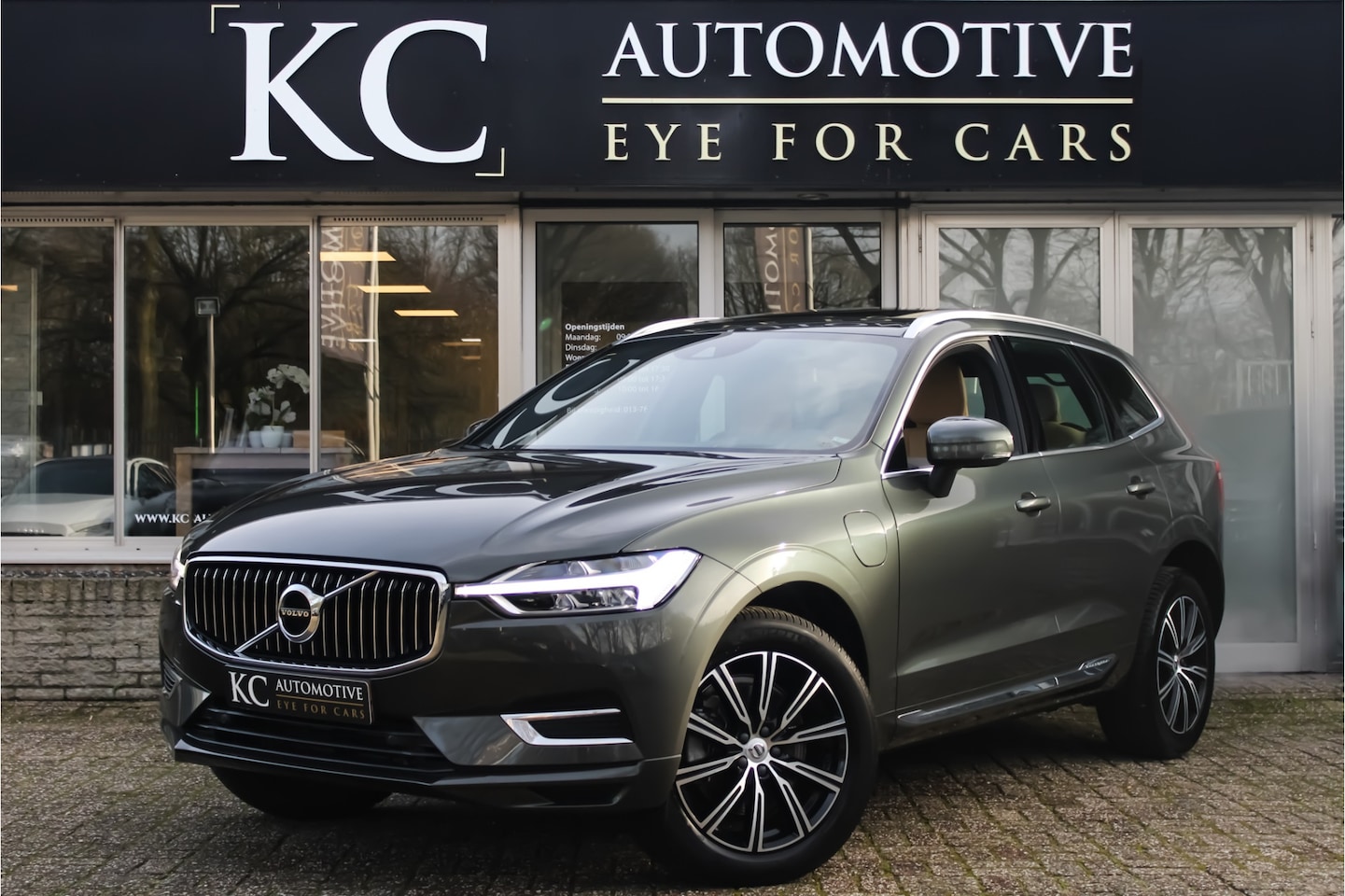 Volvo XC60 - 2.0 T8 AWD Inscription VAN: 39.950,- VOOR 36.795,- EINDEJAARSVOORDEEL: 3155,- Pano | HuD | - AutoWereld.nl