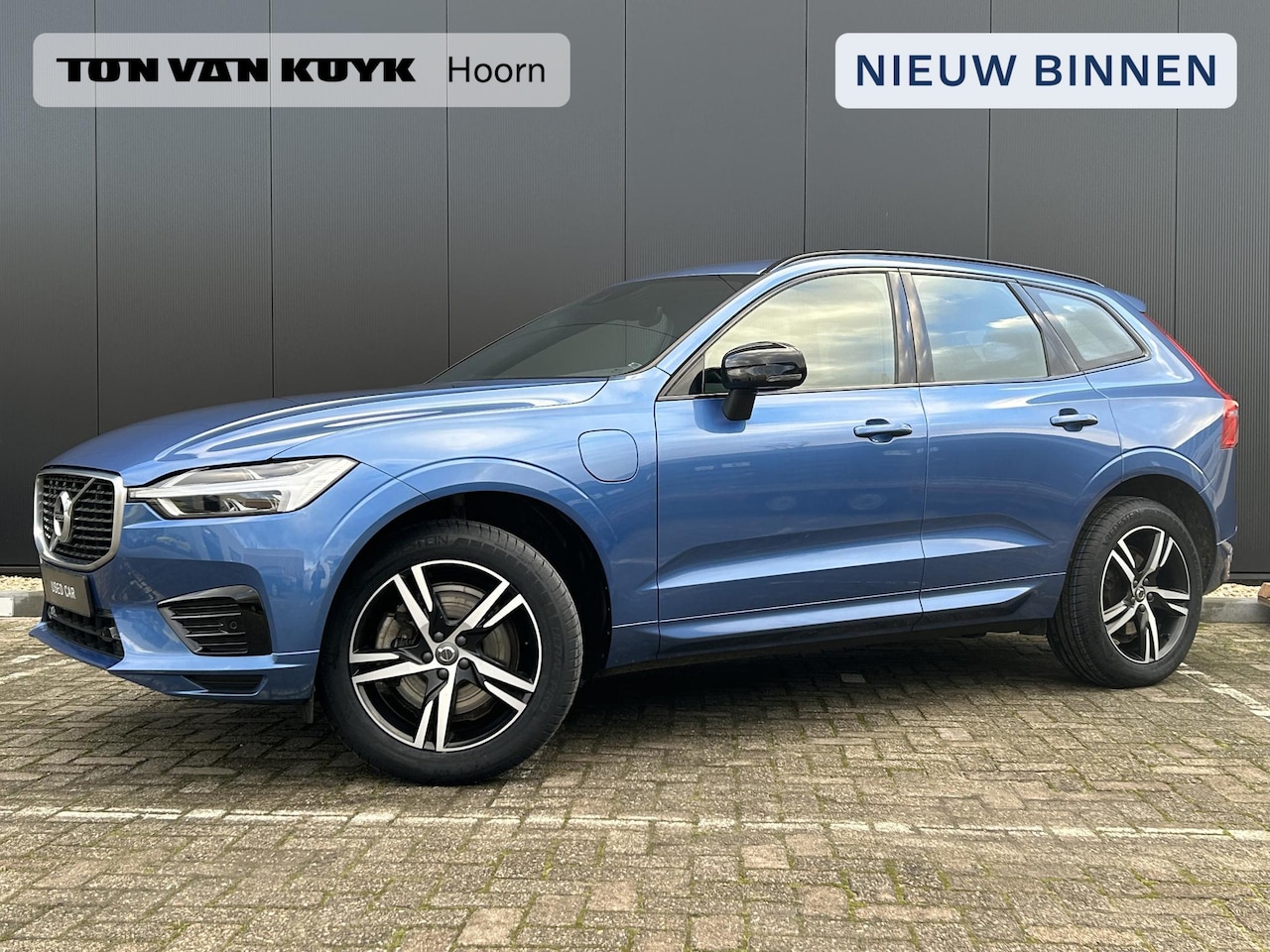 Volvo XC60 - 2.0 T8 Twin Engine AWD R-Design Panorama dak / Geventileerde lederen stoelen met massagefu - AutoWereld.nl