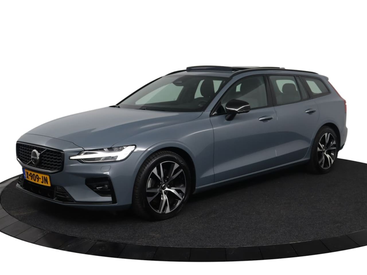 Volvo V60 - B3 Plus Dark | Wordt Verwacht | Harman Kardon | Panoramadak | 360° Camera | IntelliSafe As - AutoWereld.nl