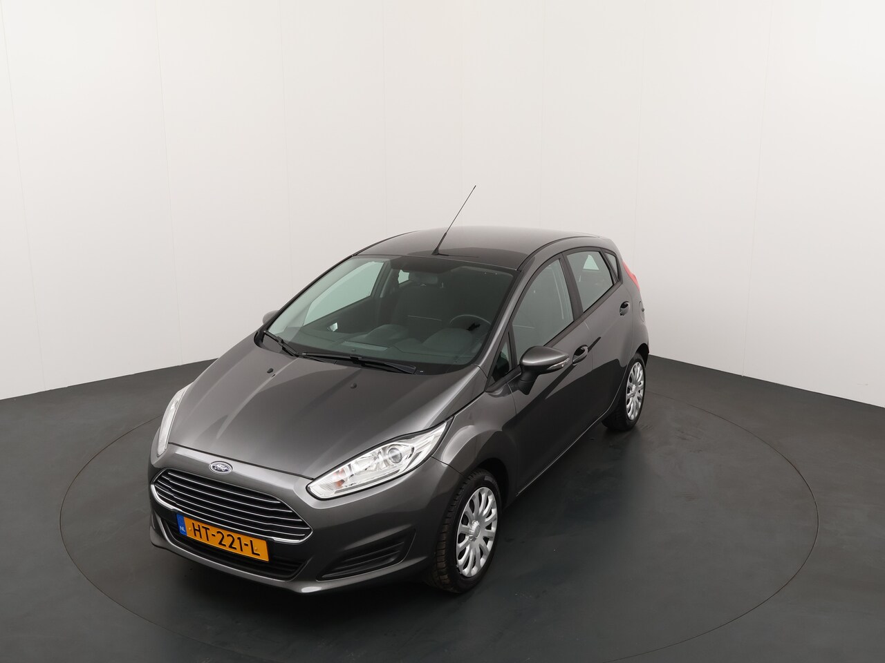 Ford Fiesta - 1.0 Style | Navi | Cruise | Bluetooth | Airco | 5 drs | 4 seizoenen banden - AutoWereld.nl