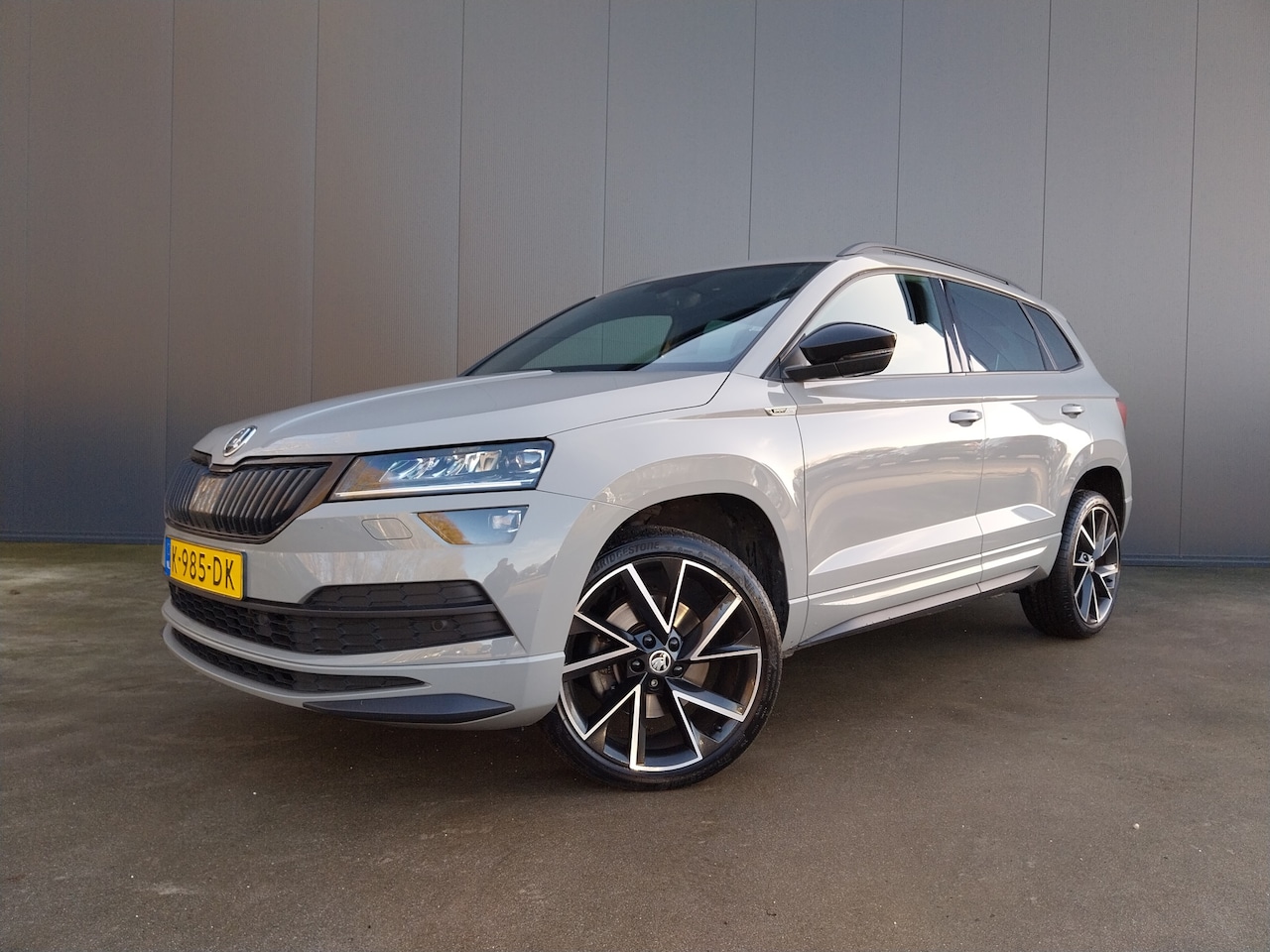 Skoda Karoq - 1.5 TSI ACT Sportline VIRTUAL COCKPIT CAMERA APPLE CARPLAY FULL LED DAB NAVI CRUISE ECC - AutoWereld.nl