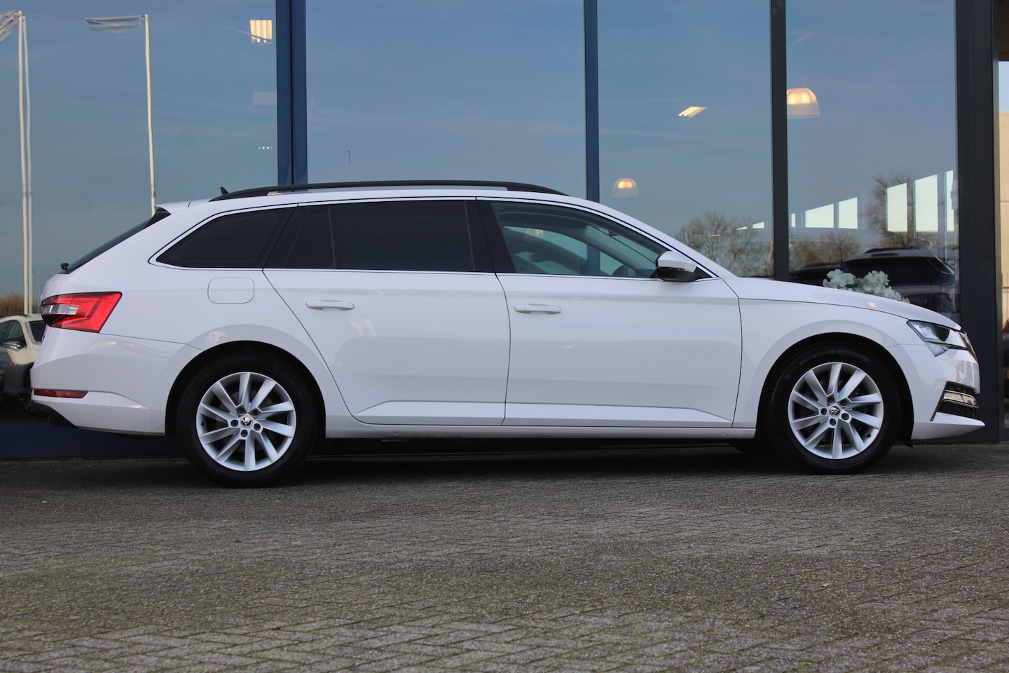 Skoda Superb Combi - 1.4 TSI iV 218PK Business Edition NAVI TREKHAAK CARPLAY - AutoWereld.nl