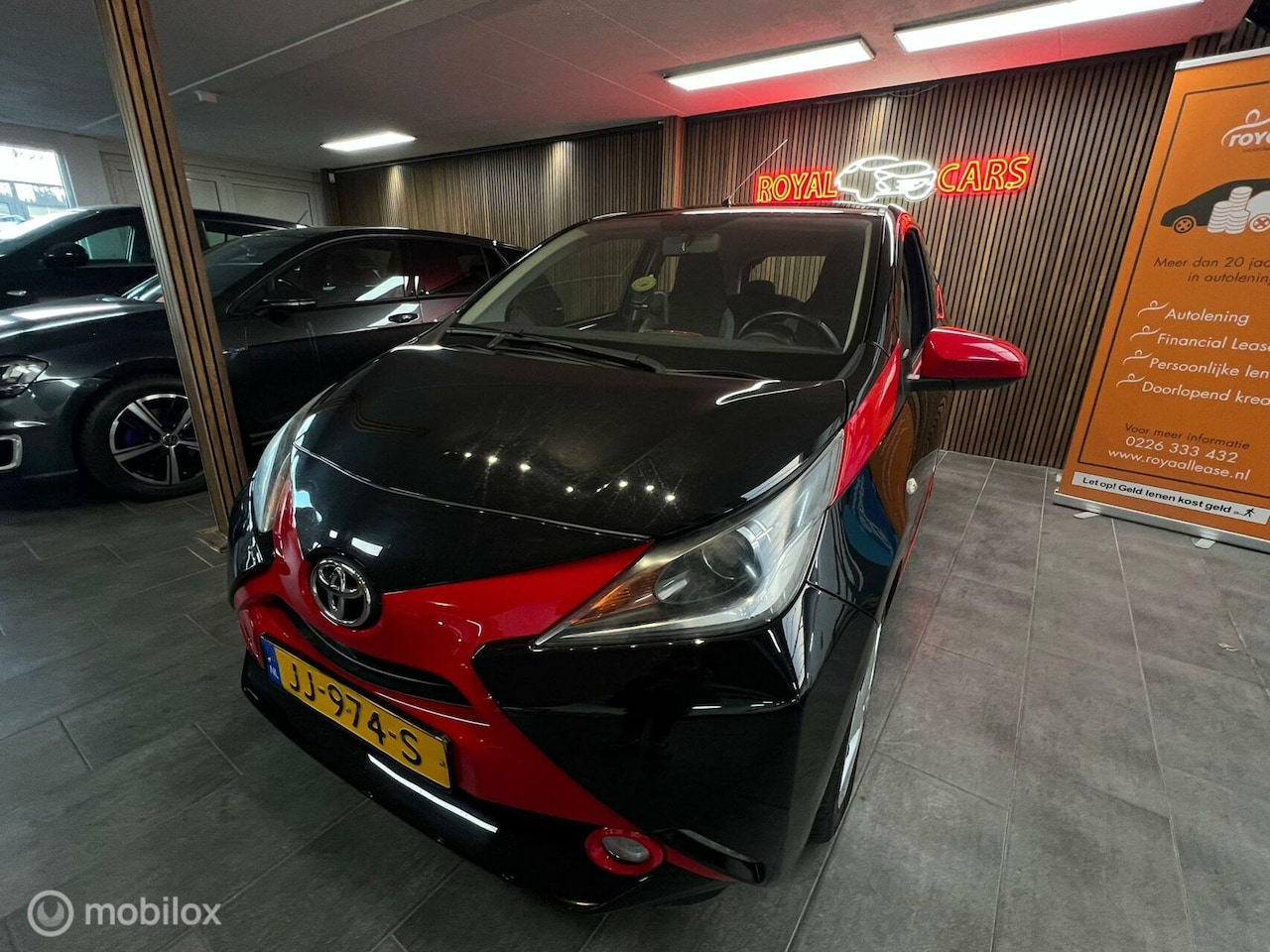 Toyota Aygo - 1.0 VVT-i x-play / Nap / Navigatie / Camera - AutoWereld.nl