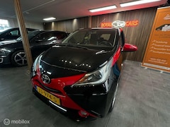 Toyota Aygo - 1.0 VVT-i x-play / Nap / Navigatie / Camera