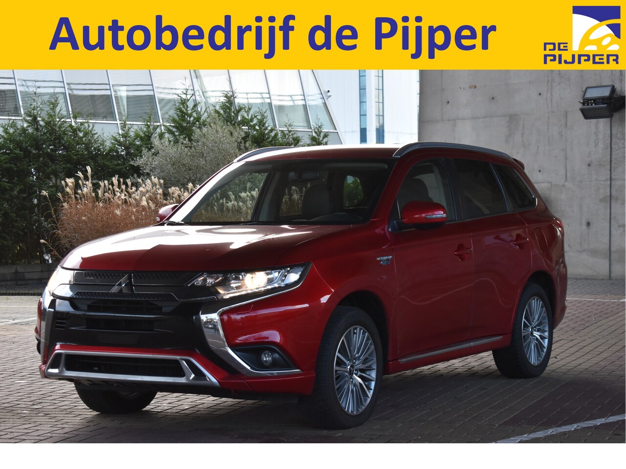 Mitsubishi Outlander - 2.4 PHEV Intense 203 PK | Camera | Keyless | Carplay | Trekhaak | Stoelverwarming | LM-Vel - AutoWereld.nl