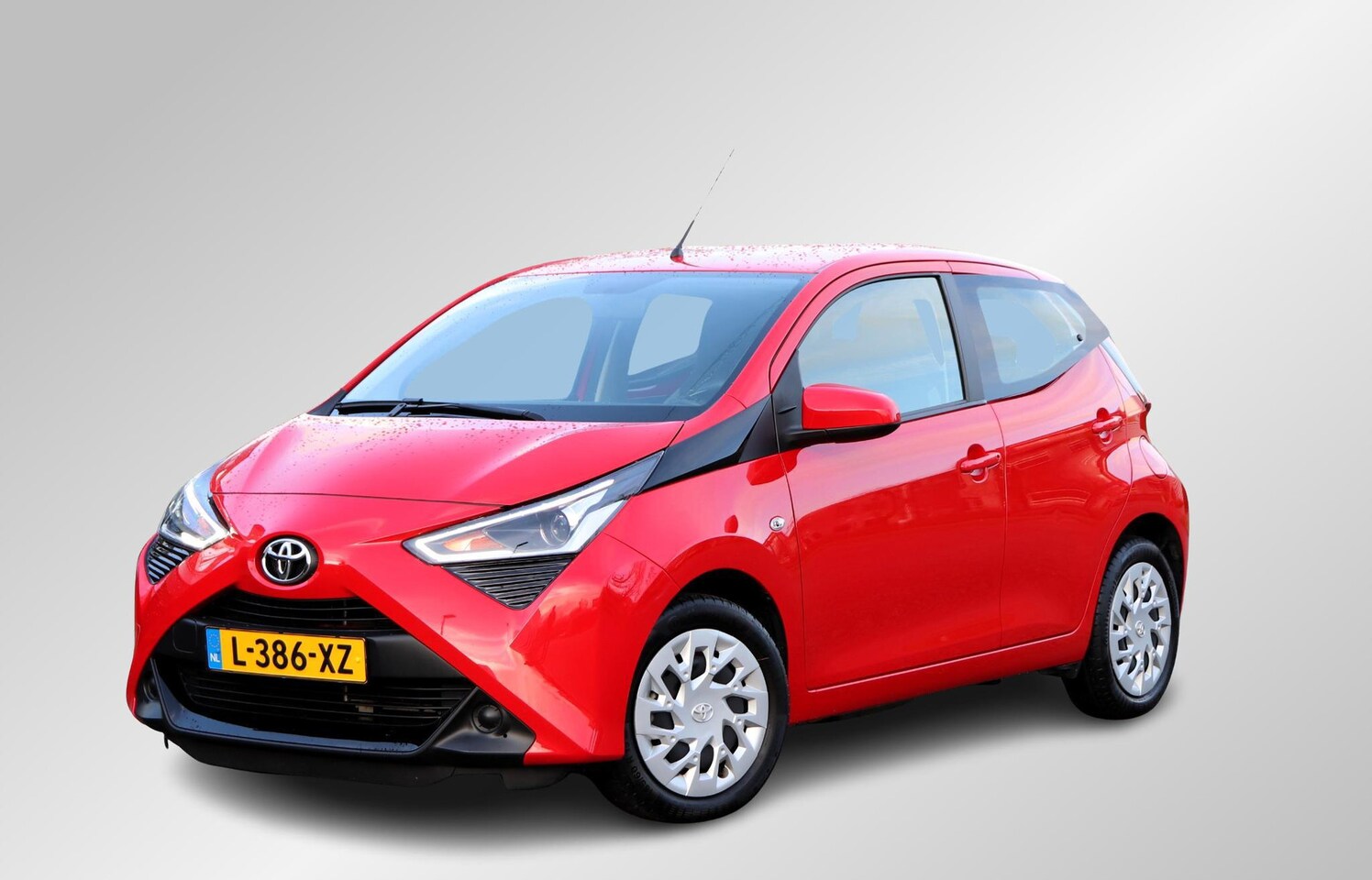 Toyota Aygo - 1.0 VVT-i x-play 1.0 VVT-i x-play - AutoWereld.nl